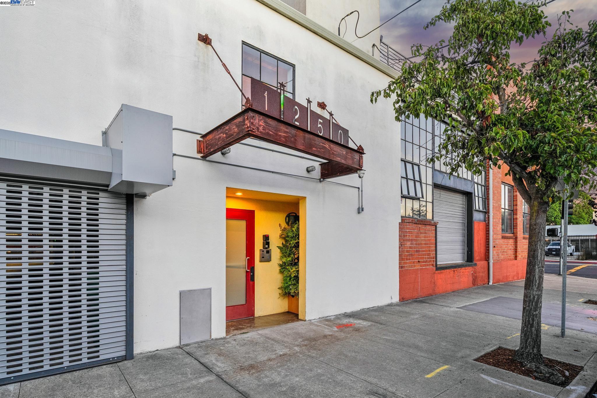 Photo #1: 41115629 Listing: Photo #1