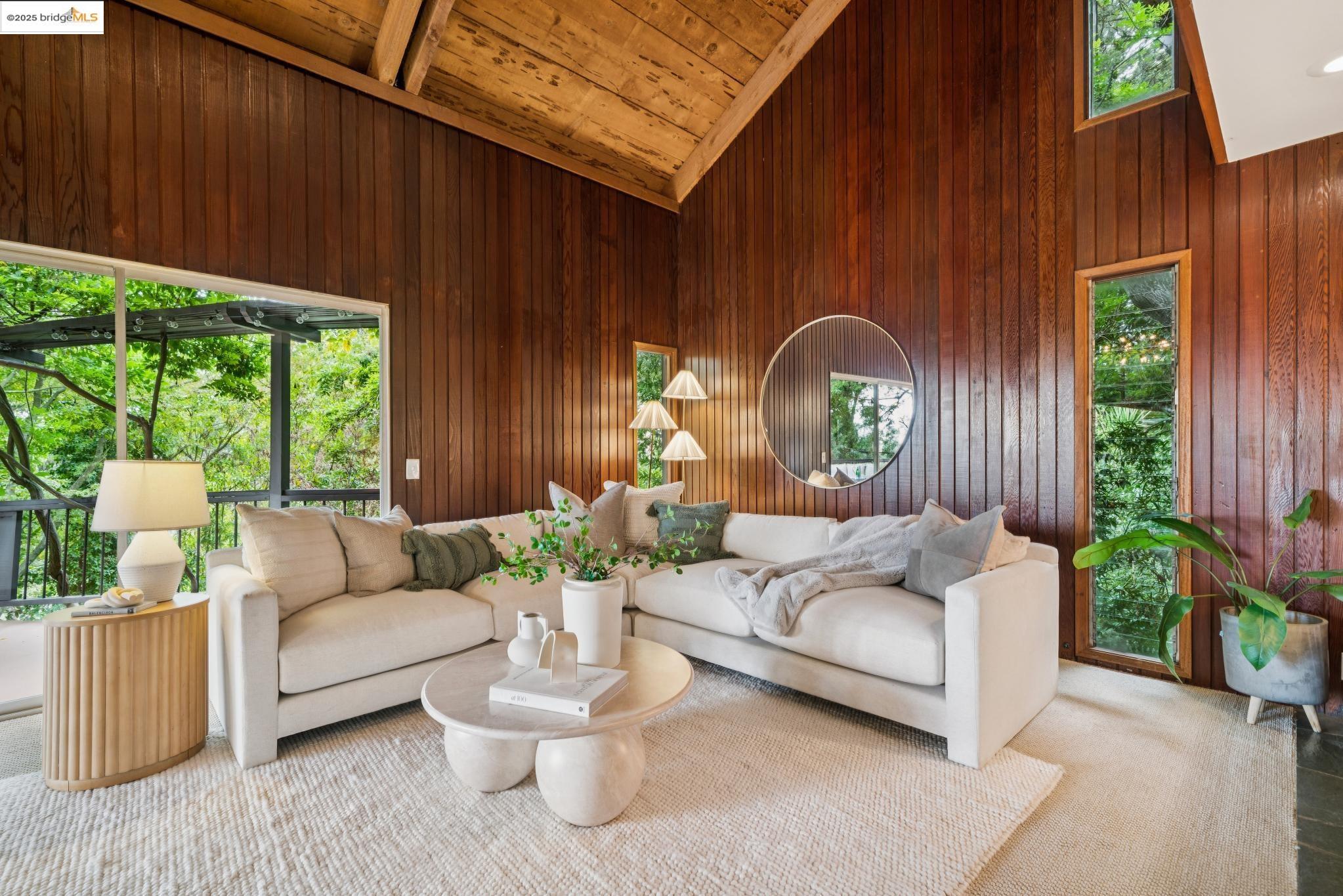 Detail Gallery Image 9 of 60 For 2835 Morley Dr, Oakland,  CA 94611 - 5 Beds | 3 Baths