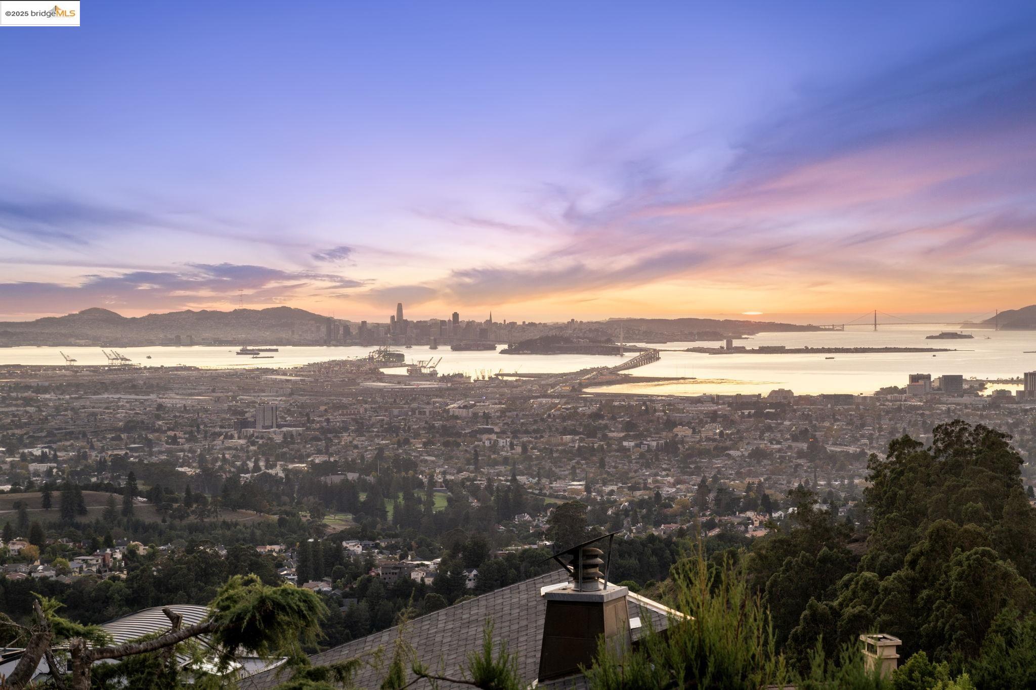 Detail Gallery Image 2 of 57 For 16032 Broadway Ter, Oakland,  CA 94611 - 5 Beds | 4 Baths