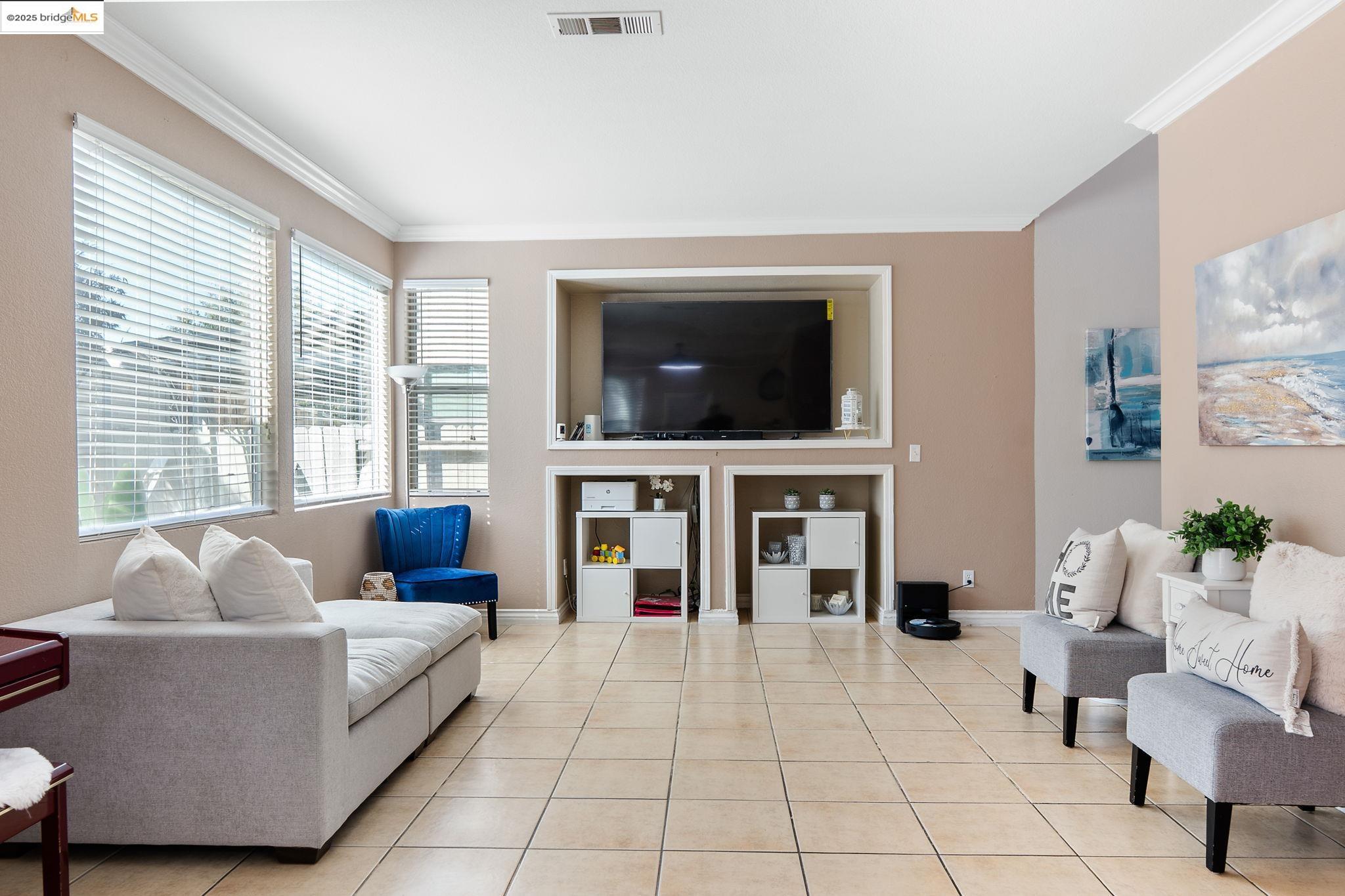 Detail Gallery Image 6 of 40 For 4453 Fall Ln, Oakley,  CA 94561 - 4 Beds | 2/1 Baths