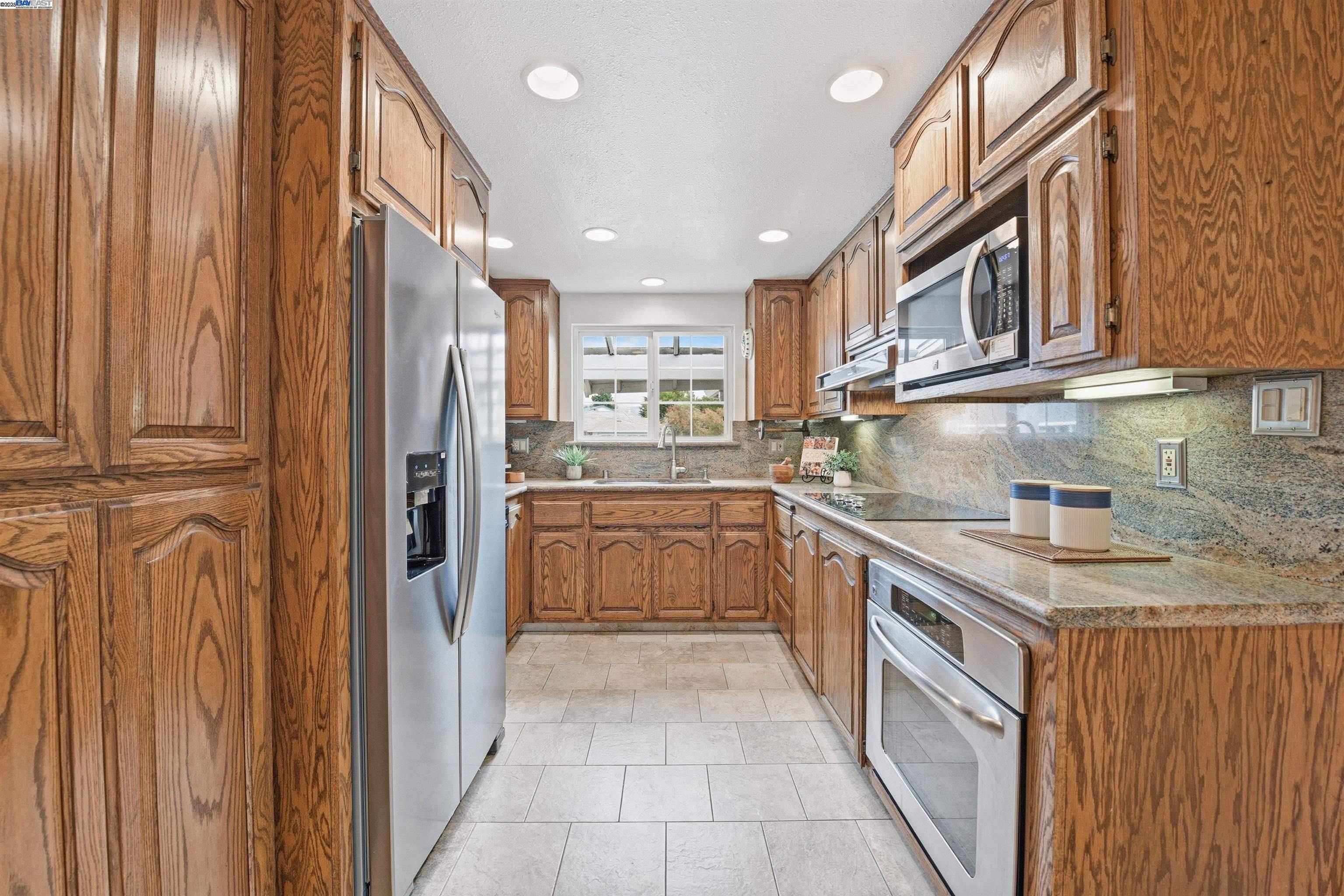 Detail Gallery Image 8 of 36 For 34233 Atteridge Pl, Fremont,  CA 94555 - 3 Beds | 2 Baths