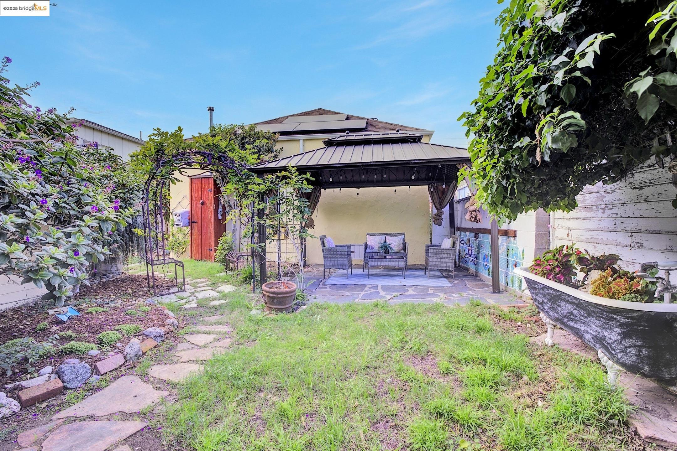 Detail Gallery Image 21 of 26 For 1552 77th Ave, Oakland,  CA 94621 - 2 Beds | 1 Baths