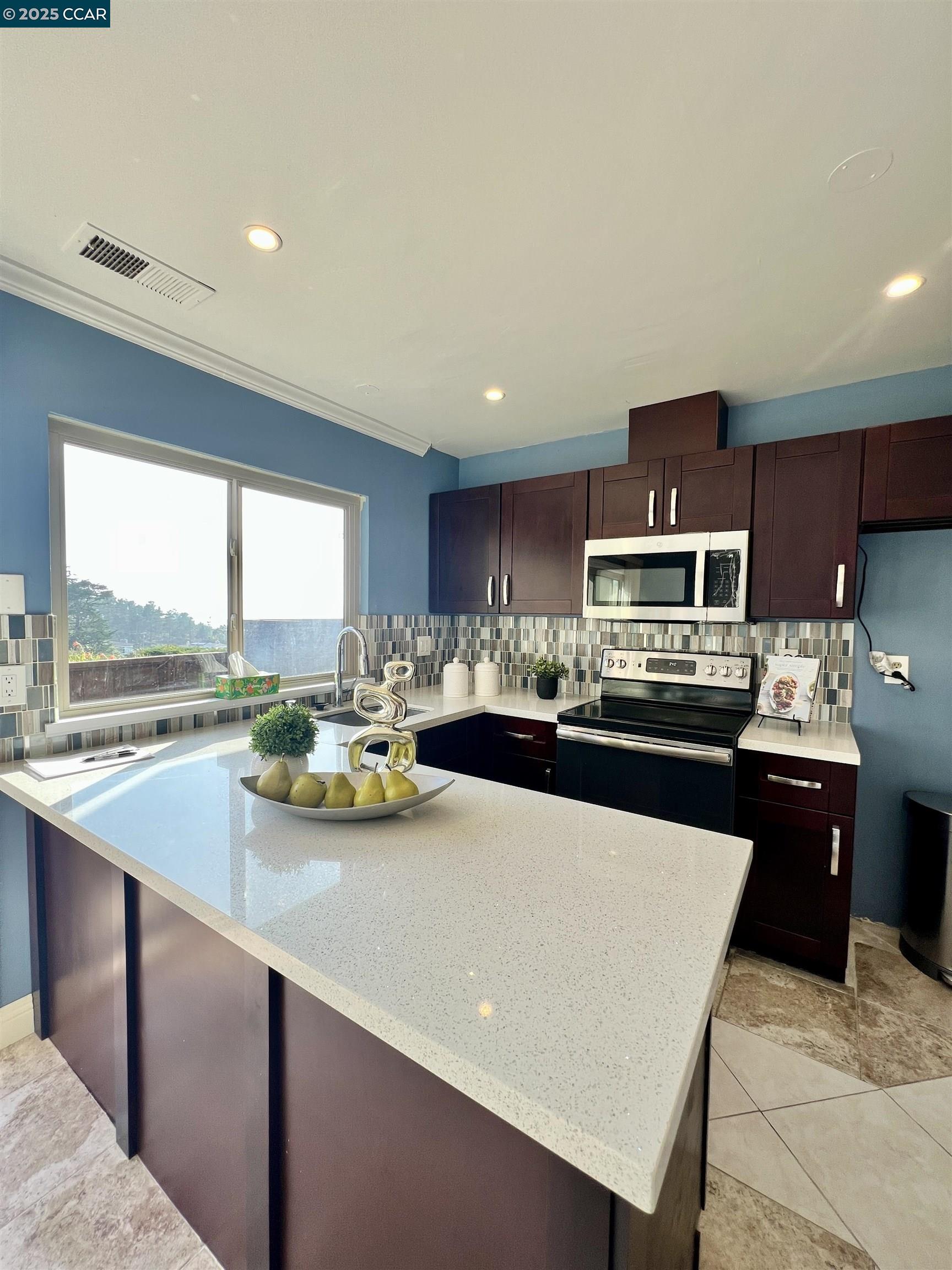 Detail Gallery Image 51 of 60 For 627 Hickey Blvd #D,  Pacifica,  CA 94044 - 2 Beds | 1/1 Baths