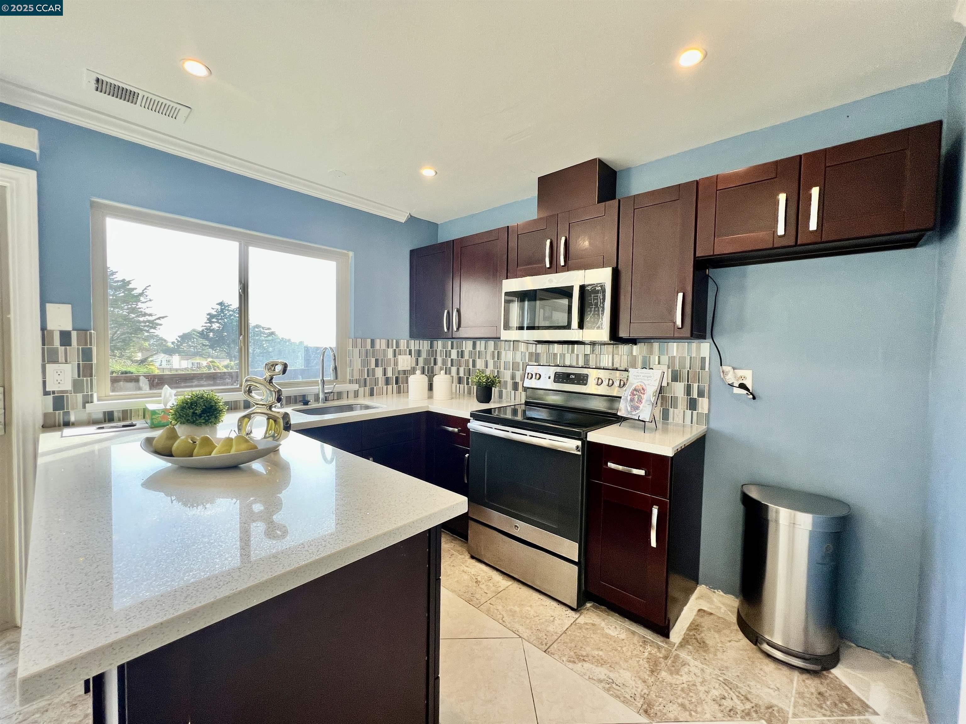 Detail Gallery Image 55 of 60 For 627 Hickey Blvd #D,  Pacifica,  CA 94044 - 2 Beds | 1/1 Baths