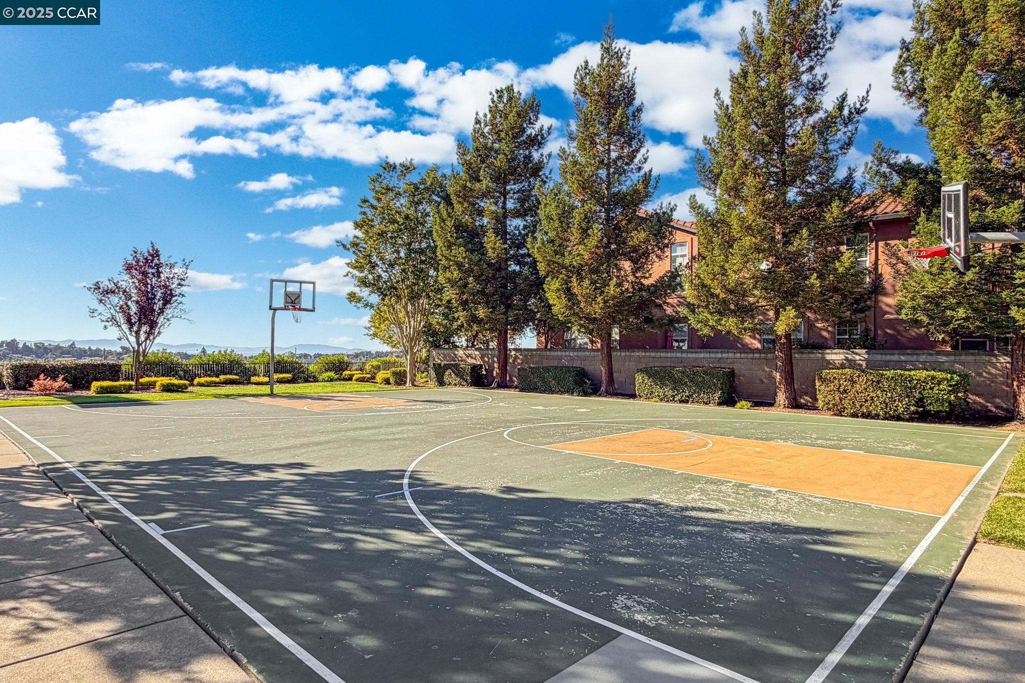 Detail Gallery Image 23 of 26 For 8417 Benavente Ct, Vallejo,  CA 94591 - 5 Beds | 3 Baths