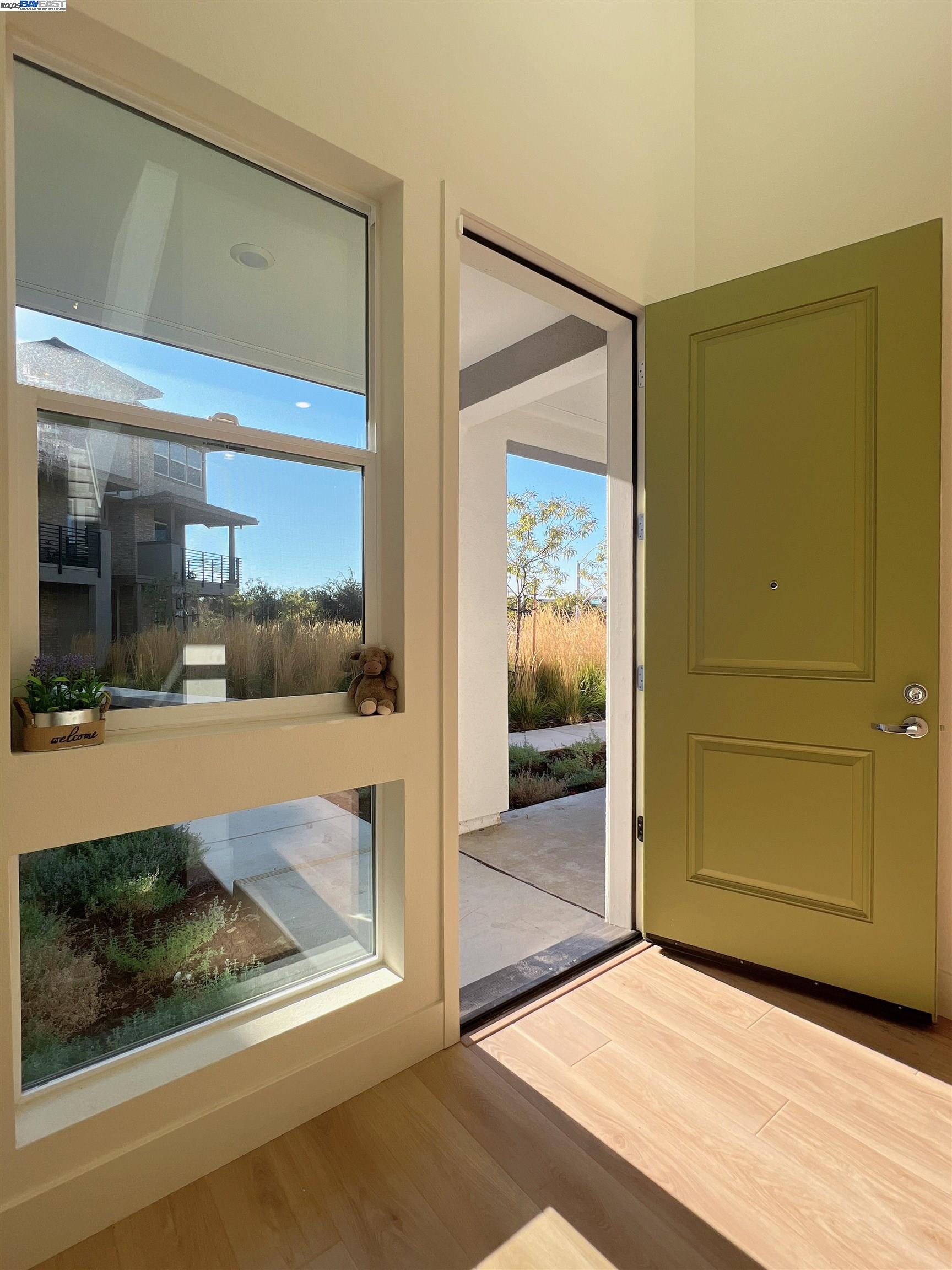 Detail Gallery Image 4 of 31 For 6260 Dove Ave, Dublin,  CA 94568 - 4 Beds | 3/1 Baths