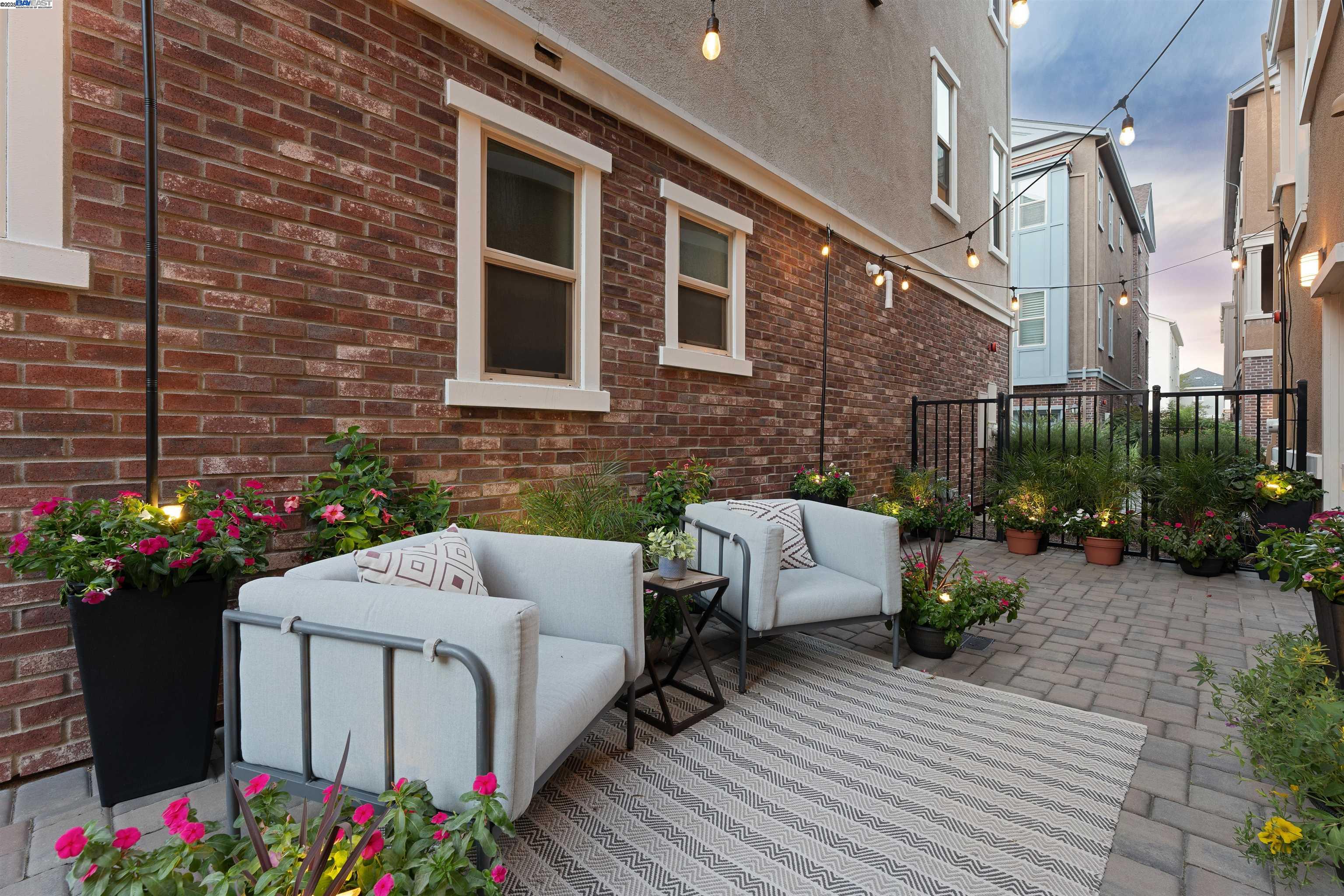 Detail Gallery Image 5 of 29 For 1360 Brookline Loop, Pleasanton,  CA 94566 - 4 Beds | 3/1 Baths