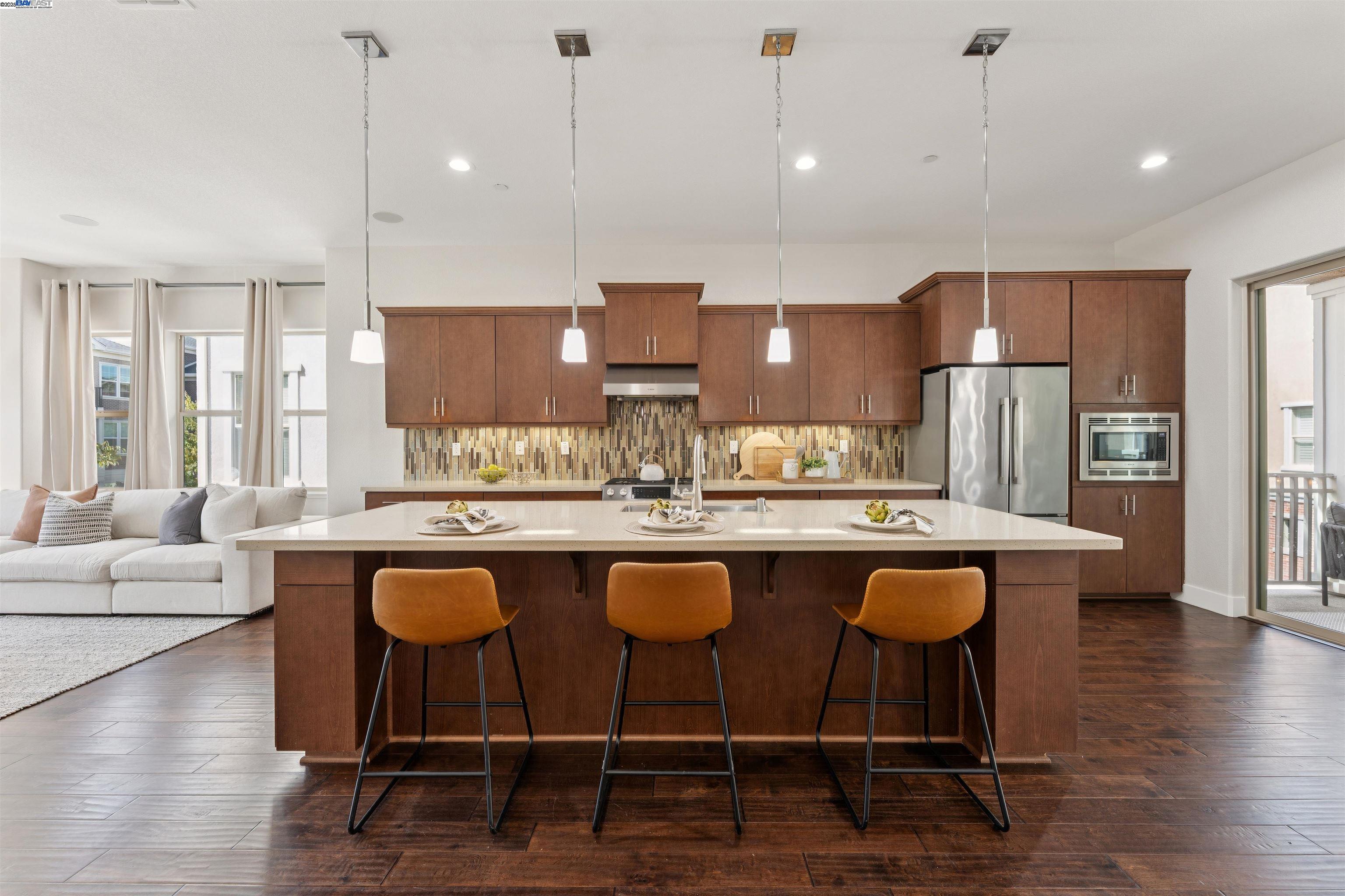 Detail Gallery Image 8 of 29 For 1360 Brookline Loop, Pleasanton,  CA 94566 - 4 Beds | 3/1 Baths