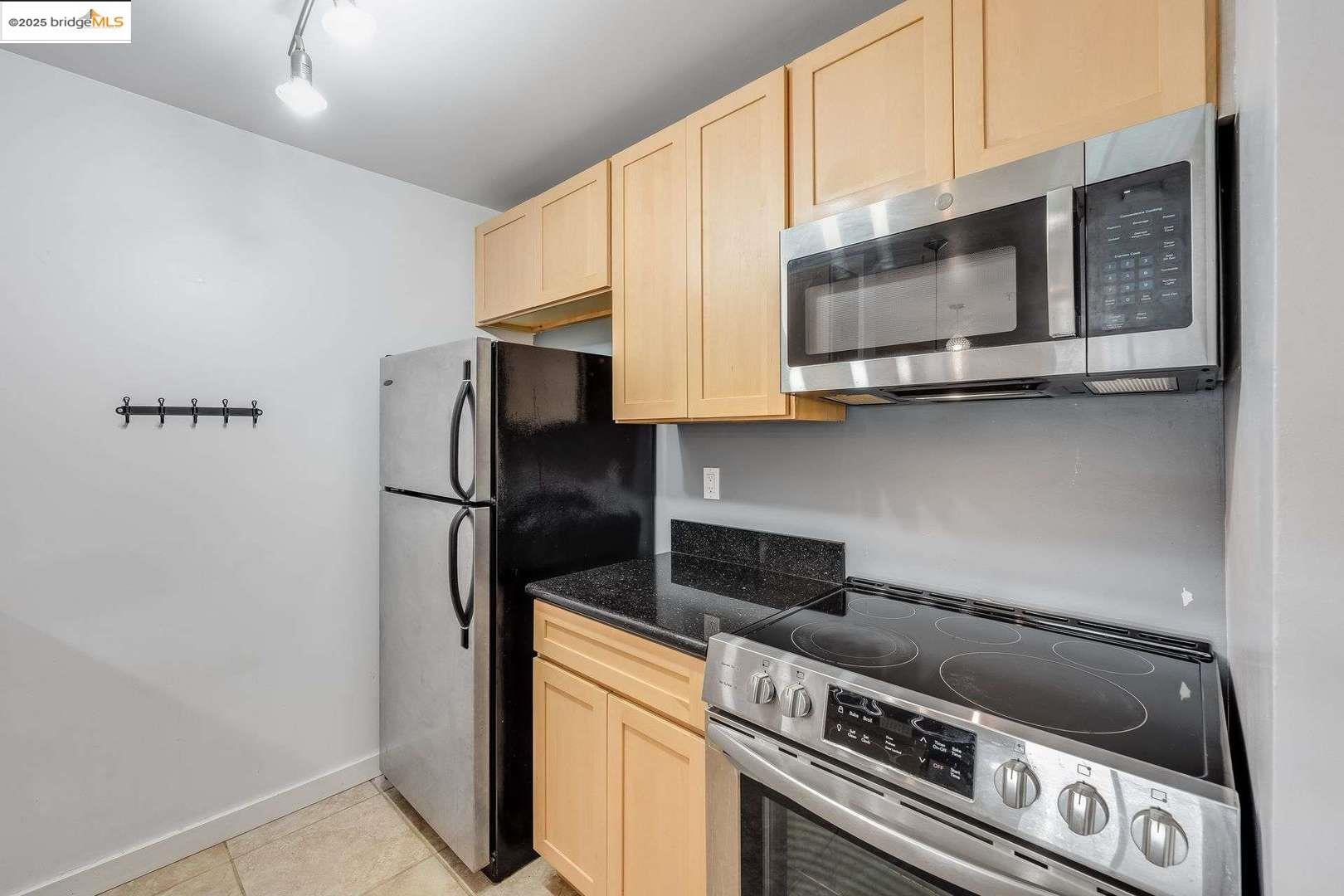 Detail Gallery Image 5 of 35 For 6400 Christie Ave #5109,  Emeryville,  CA 94608 - 0 Beds | 1 Baths