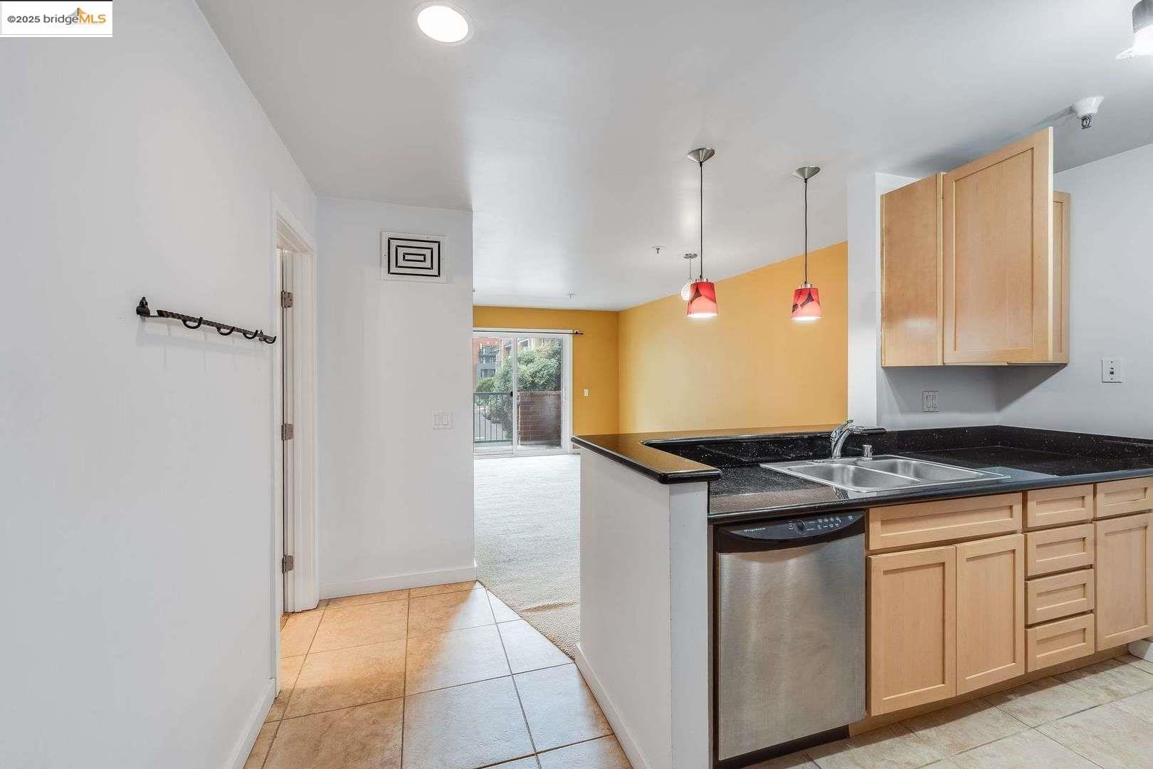 Detail Gallery Image 7 of 35 For 6400 Christie Ave #5109,  Emeryville,  CA 94608 - 0 Beds | 1 Baths