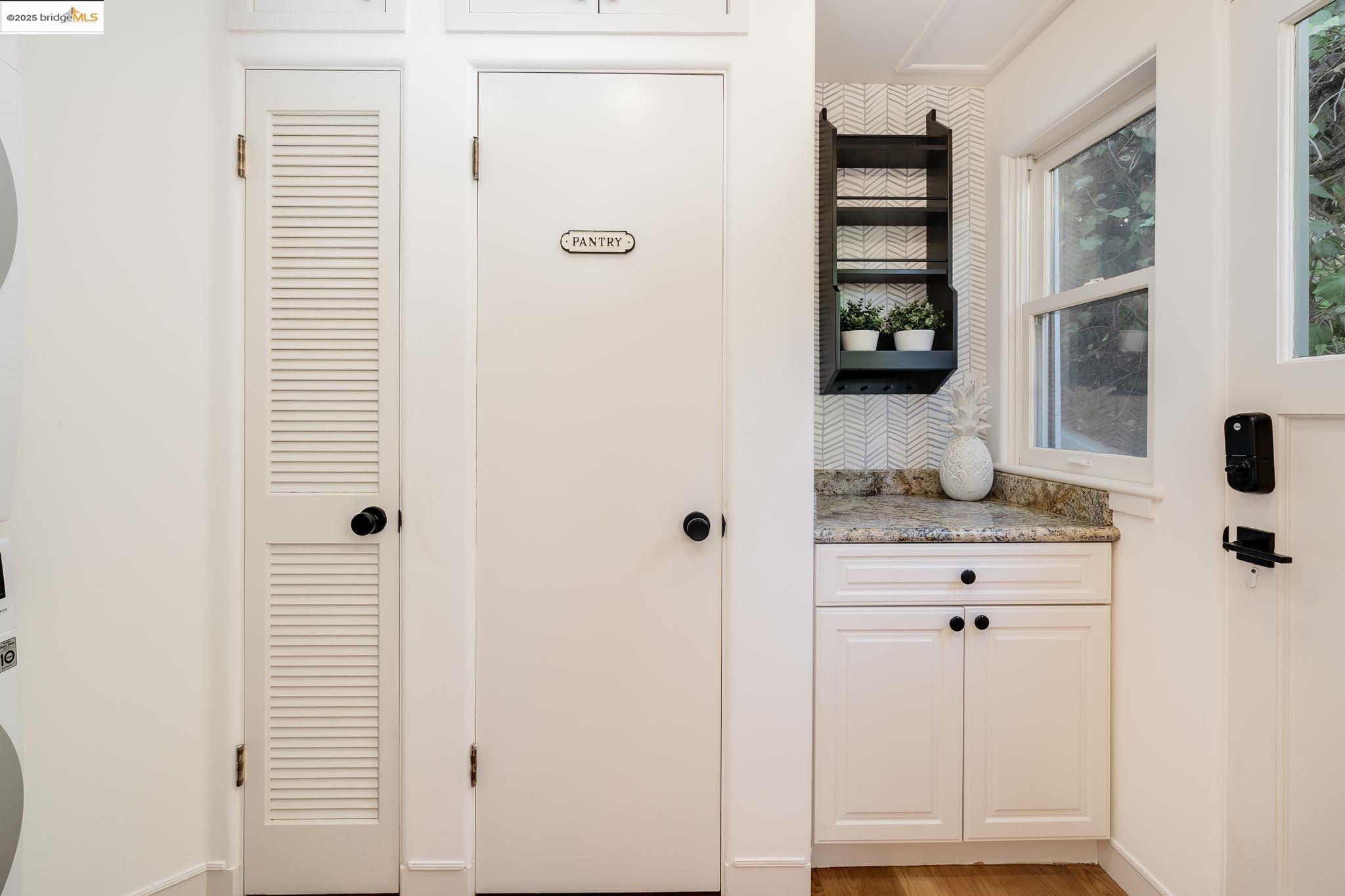 Detail Gallery Image 14 of 42 For 29 Cambridge Way, Piedmont,  CA 94611 - 4 Beds | 3 Baths