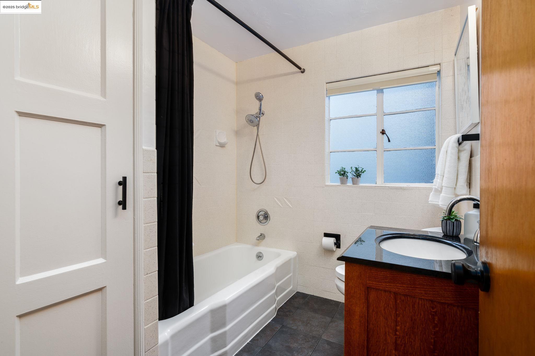 Detail Gallery Image 19 of 42 For 29 Cambridge Way, Piedmont,  CA 94611 - 4 Beds | 3 Baths