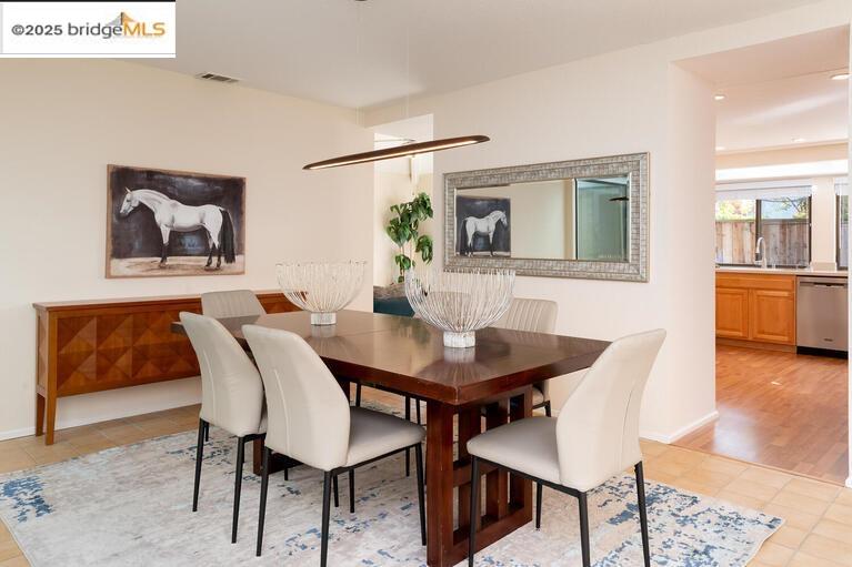 Detail Gallery Image 14 of 52 For 147 Cumberland Way, Alameda,  CA 94502 - 3 Beds | 2/1 Baths