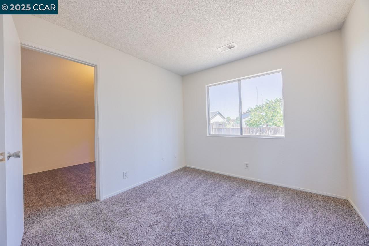 Detail Gallery Image 16 of 22 For 157 Eagle Ct, Hercules,  CA 94547 - 4 Beds | 2/1 Baths