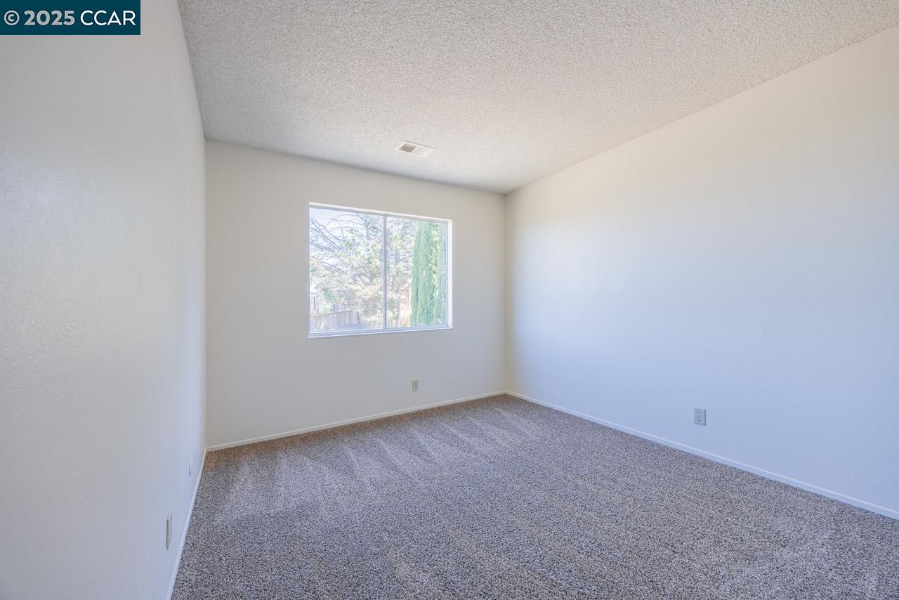 Detail Gallery Image 17 of 22 For 157 Eagle Ct, Hercules,  CA 94547 - 4 Beds | 2/1 Baths