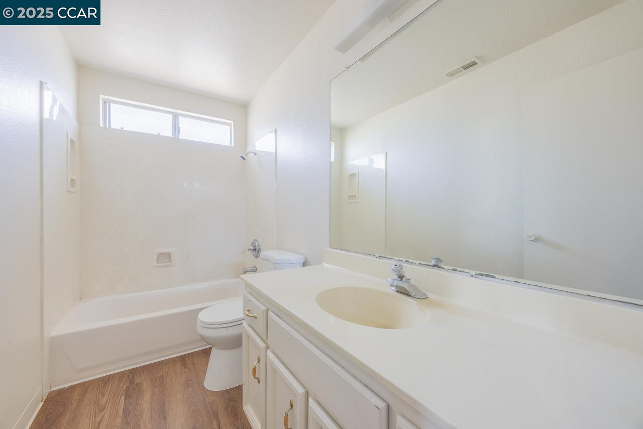 Detail Gallery Image 18 of 22 For 157 Eagle Ct, Hercules,  CA 94547 - 4 Beds | 2/1 Baths