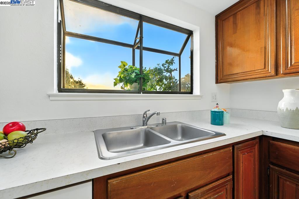 Detail Gallery Image 13 of 52 For 109 Oak Ct, Hercules,  CA 94547 - 4 Beds | 3 Baths