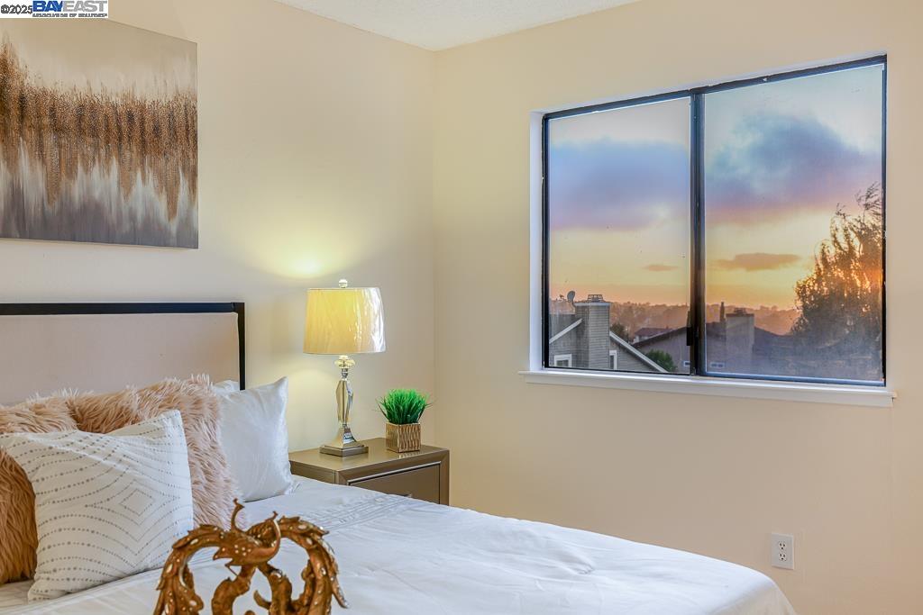 Detail Gallery Image 28 of 52 For 109 Oak Ct, Hercules,  CA 94547 - 4 Beds | 3 Baths