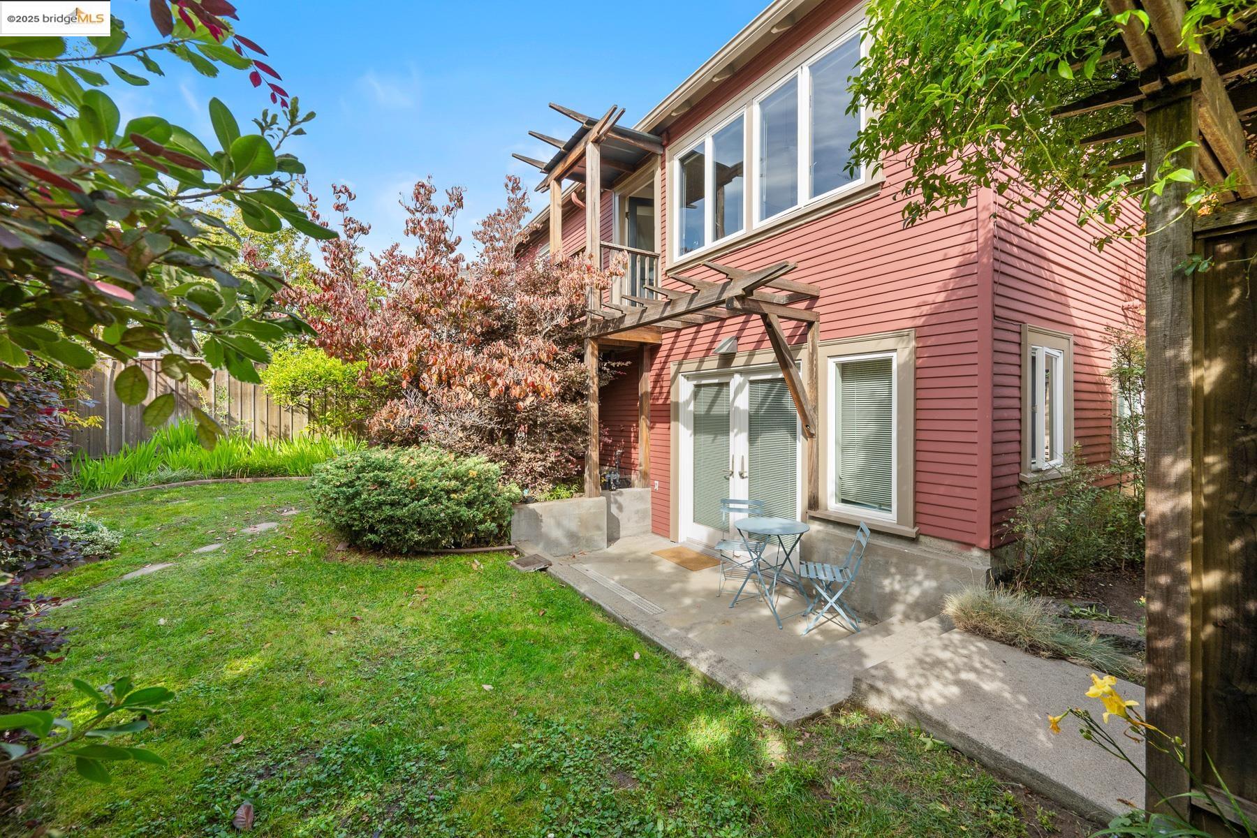 Detail Gallery Image 40 of 60 For 1614 Posen Ave, Berkeley,  CA 94707 - 3 Beds | 4 Baths