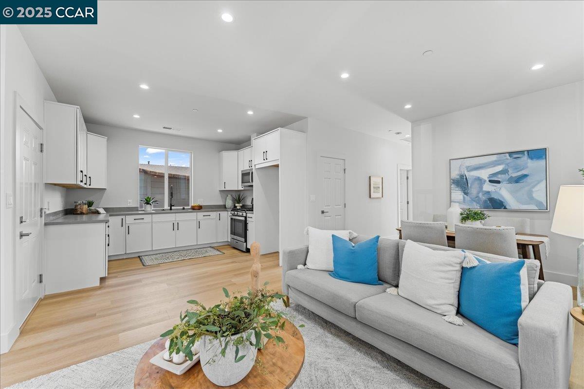 Front Image Thumbnail for CC41115690