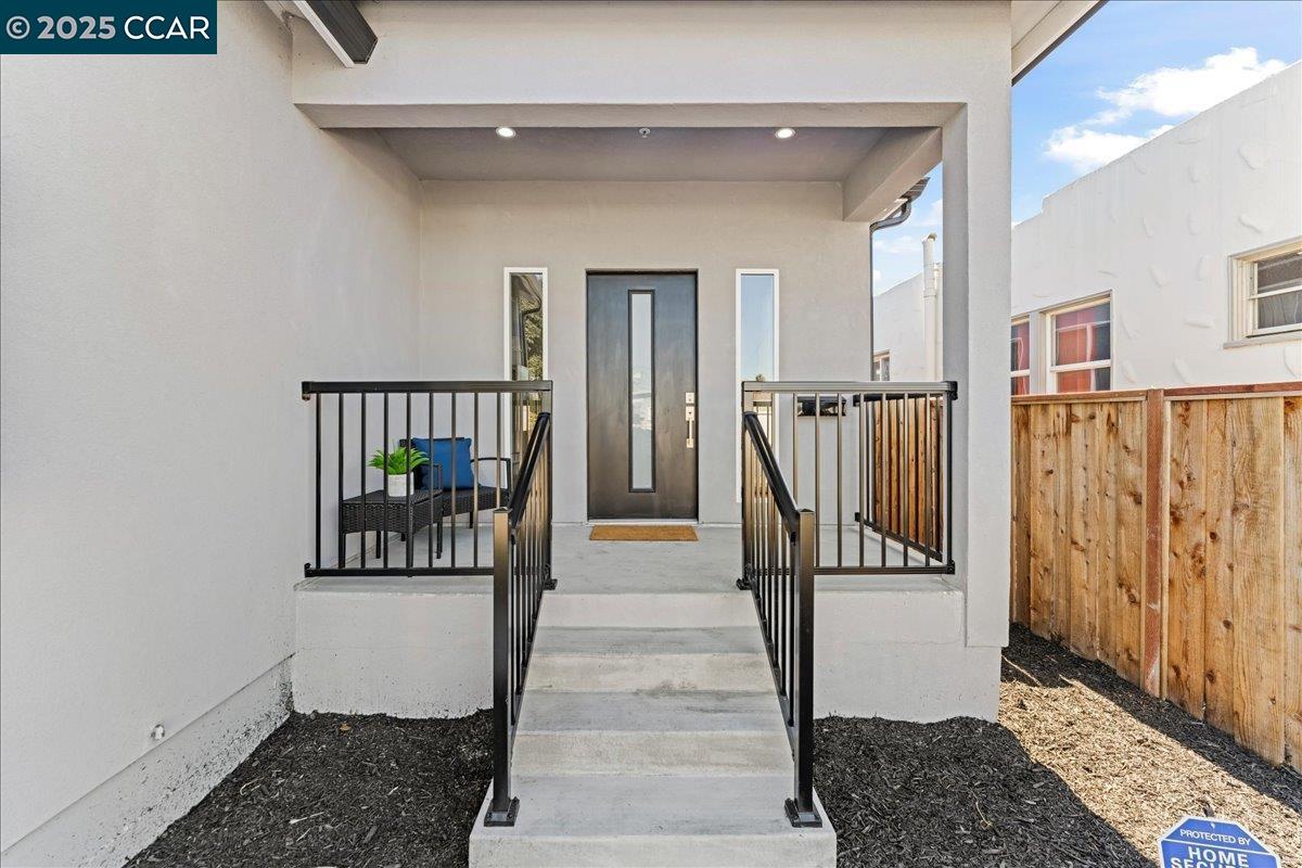 Detail Gallery Image 3 of 39 For 1932 California Ave, San Pablo,  CA 94806 - 3 Beds | 2 Baths