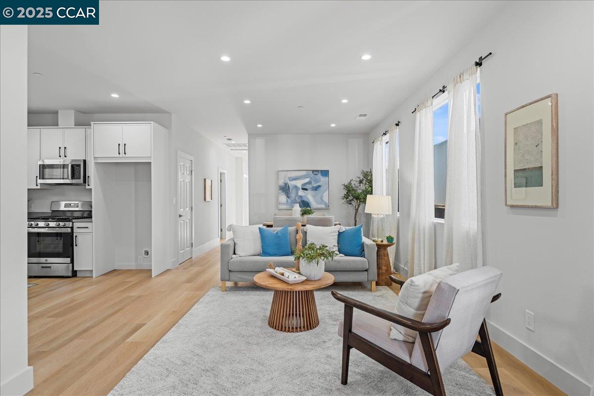 Detail Gallery Image 6 of 39 For 1932 California Ave, San Pablo,  CA 94806 - 3 Beds | 2 Baths