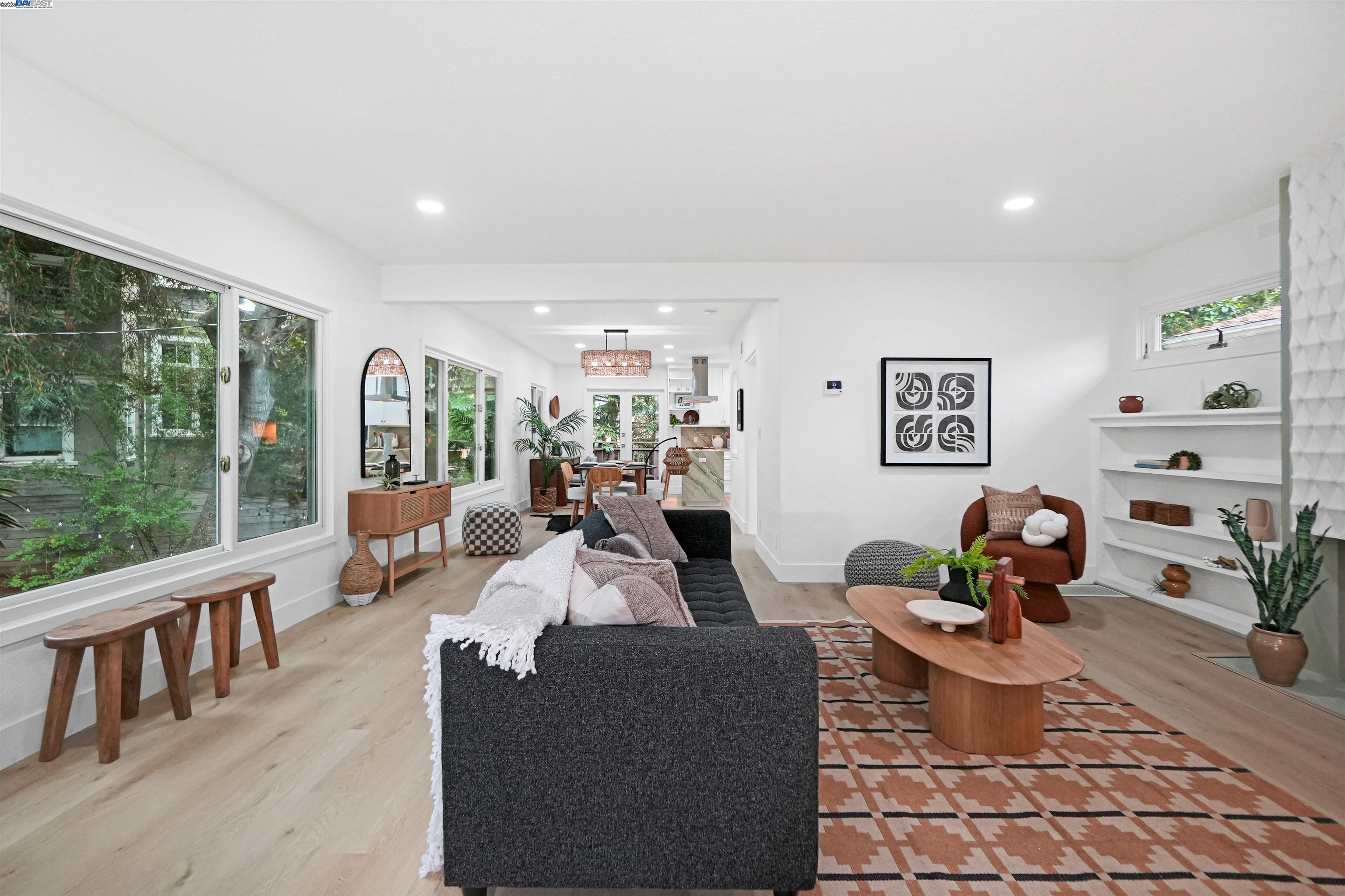 Detail Gallery Image 25 of 58 For 2420 Hillside Ave, Berkeley,  CA 94704-2529 - 2 Beds | 2 Baths