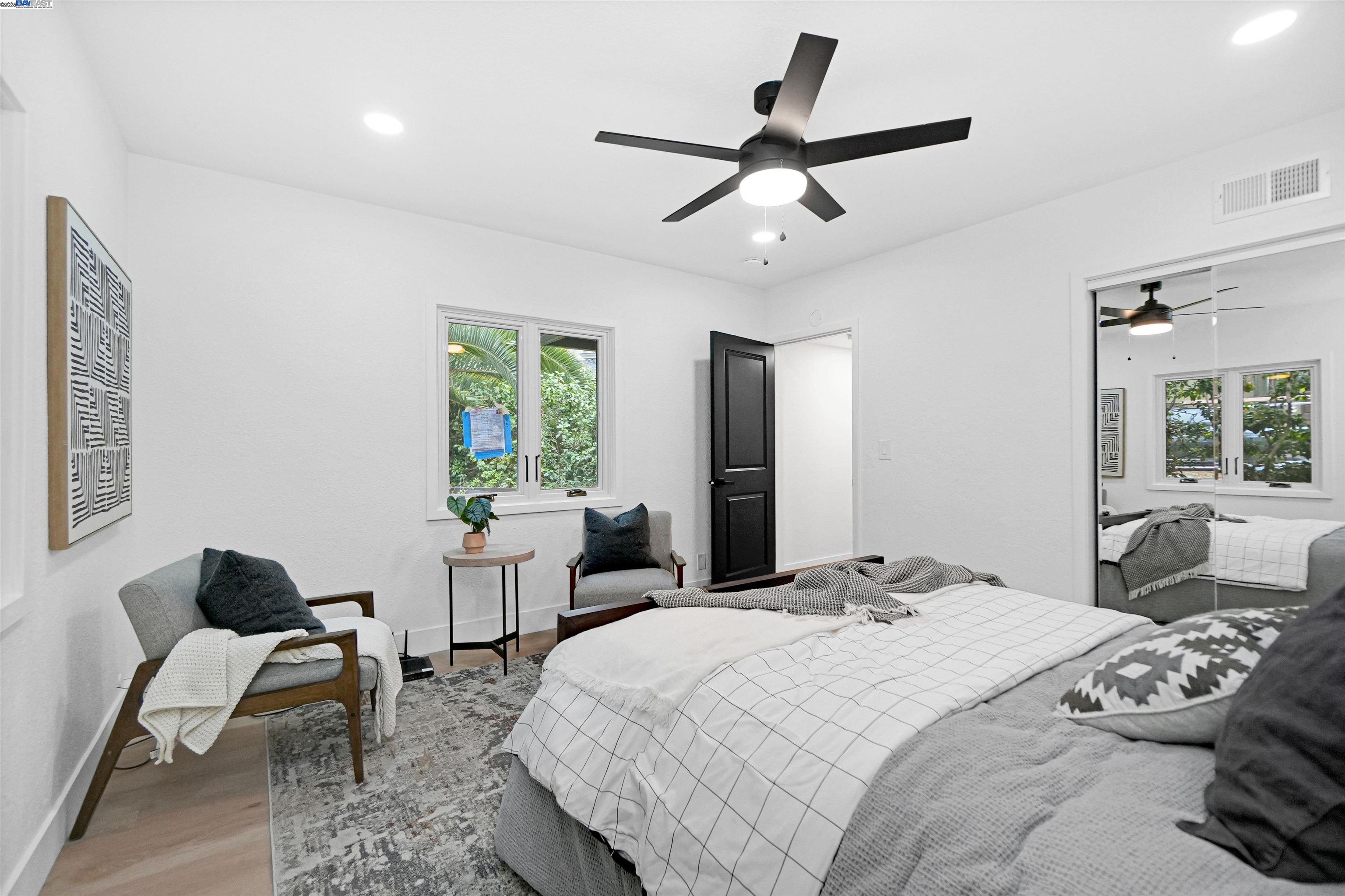 Detail Gallery Image 27 of 58 For 2420 Hillside Ave, Berkeley,  CA 94704-2529 - 2 Beds | 2 Baths