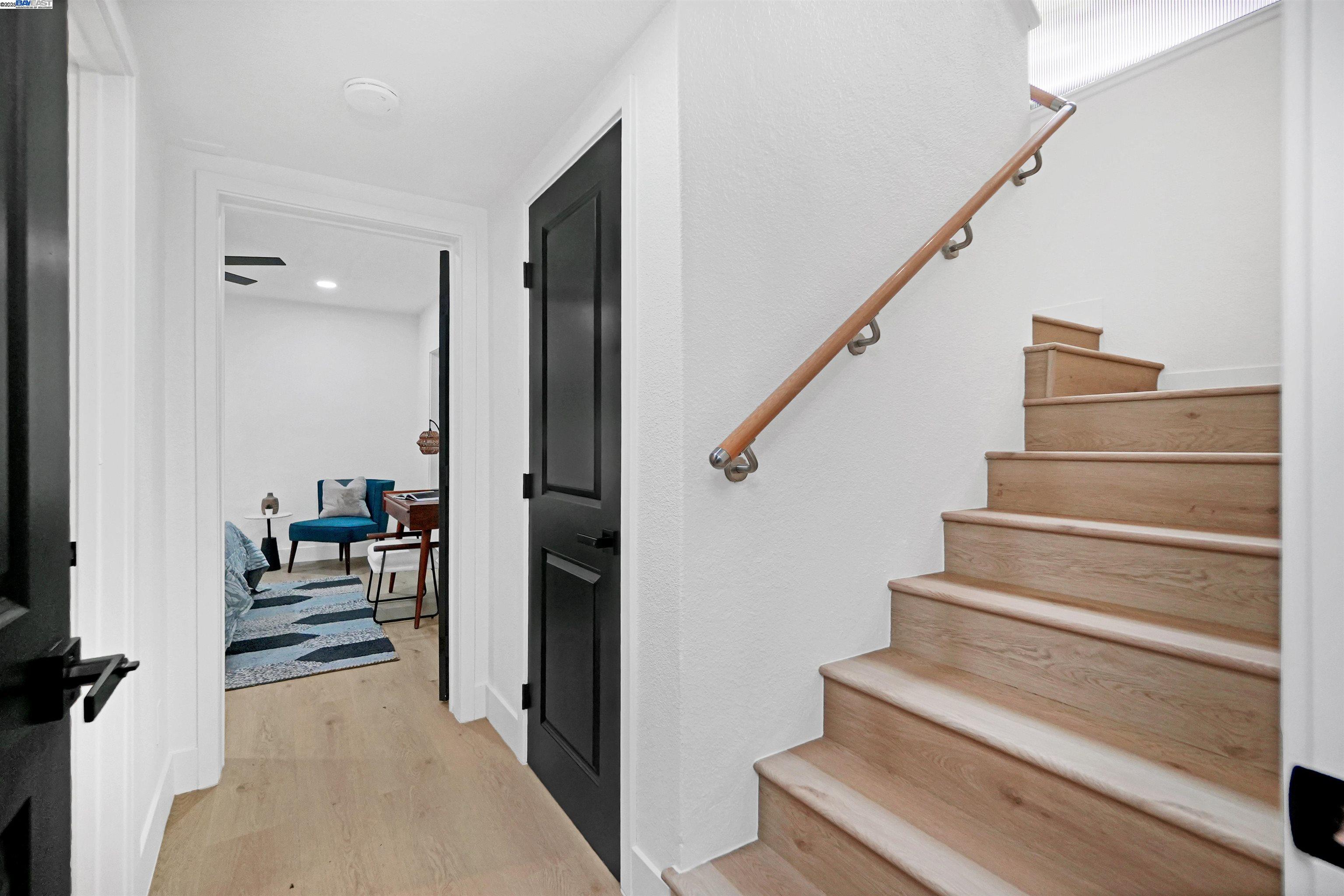 Detail Gallery Image 30 of 58 For 2420 Hillside Ave, Berkeley,  CA 94704-2529 - 2 Beds | 2 Baths