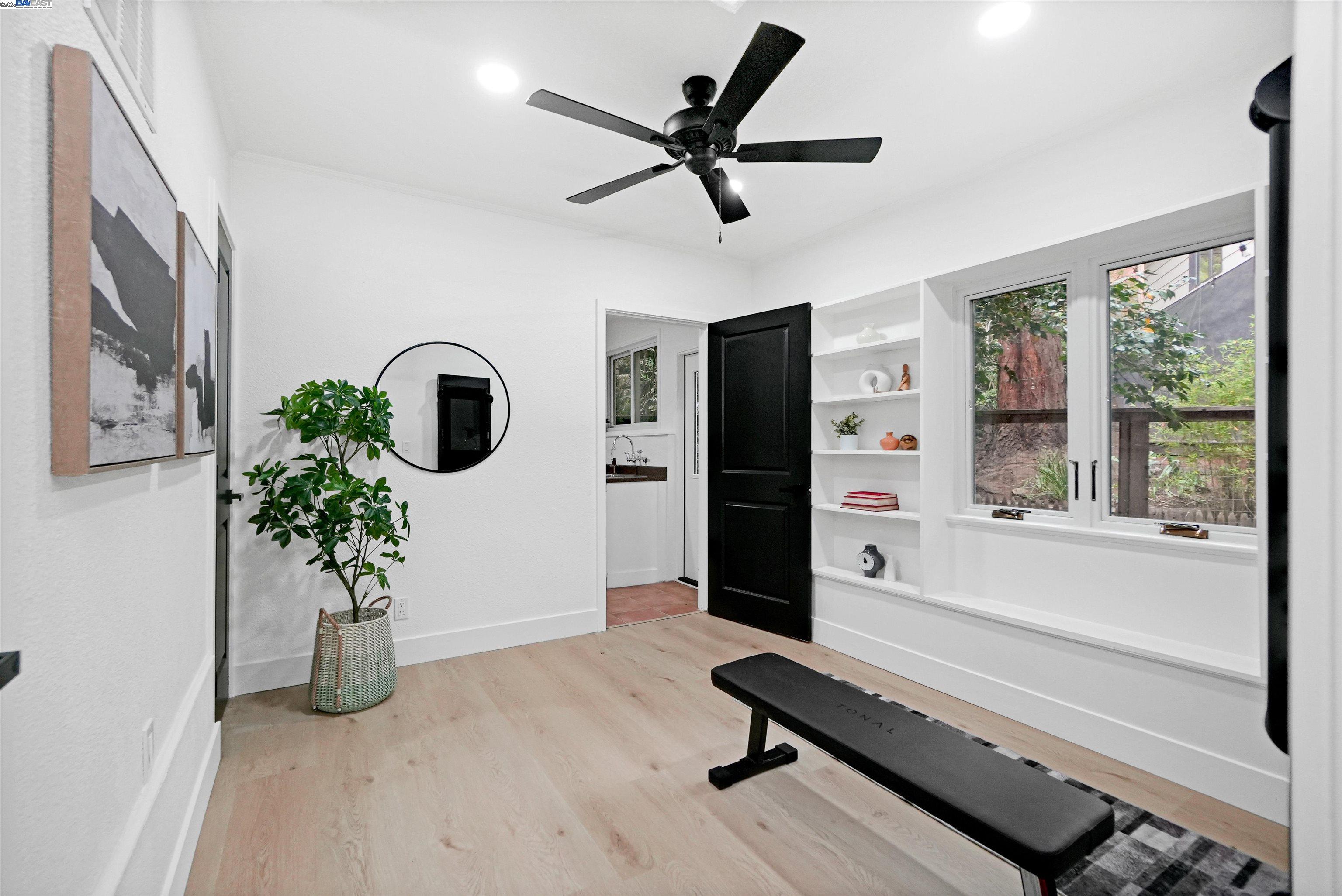 Detail Gallery Image 31 of 58 For 2420 Hillside Ave, Berkeley,  CA 94704-2529 - 2 Beds | 2 Baths