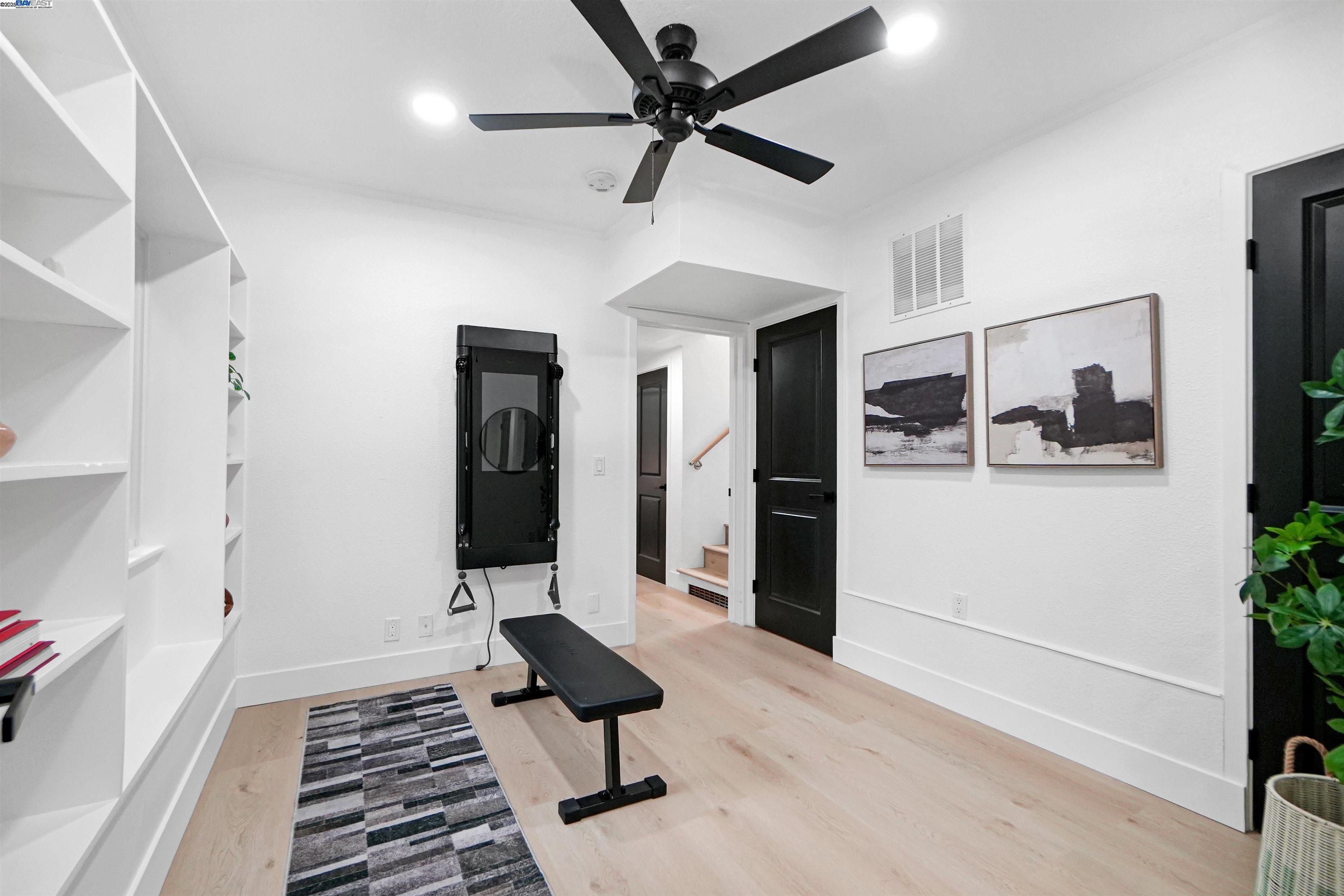 Detail Gallery Image 32 of 58 For 2420 Hillside Ave, Berkeley,  CA 94704-2529 - 2 Beds | 2 Baths