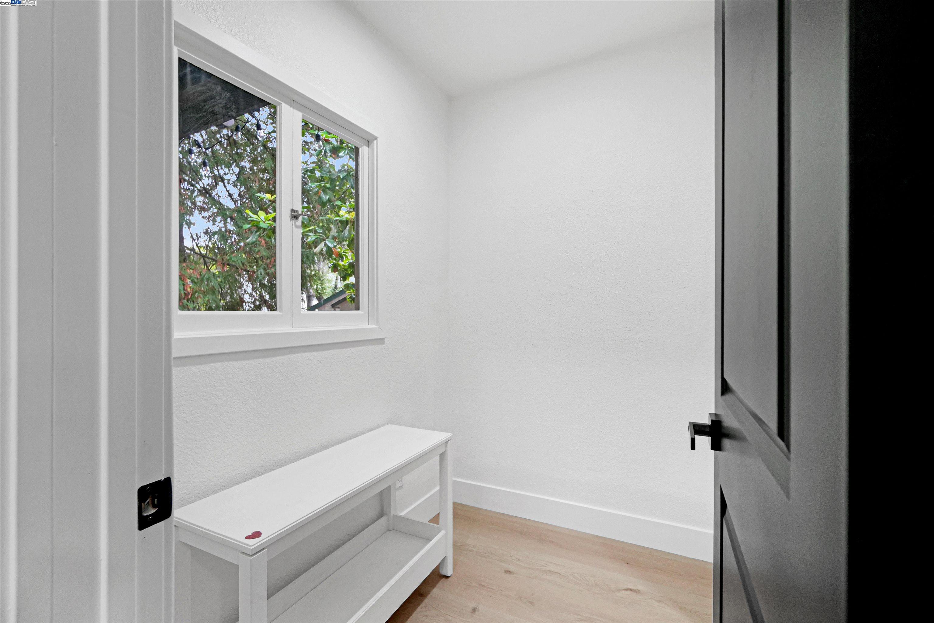 Detail Gallery Image 39 of 58 For 2420 Hillside Ave, Berkeley,  CA 94704-2529 - 2 Beds | 2 Baths
