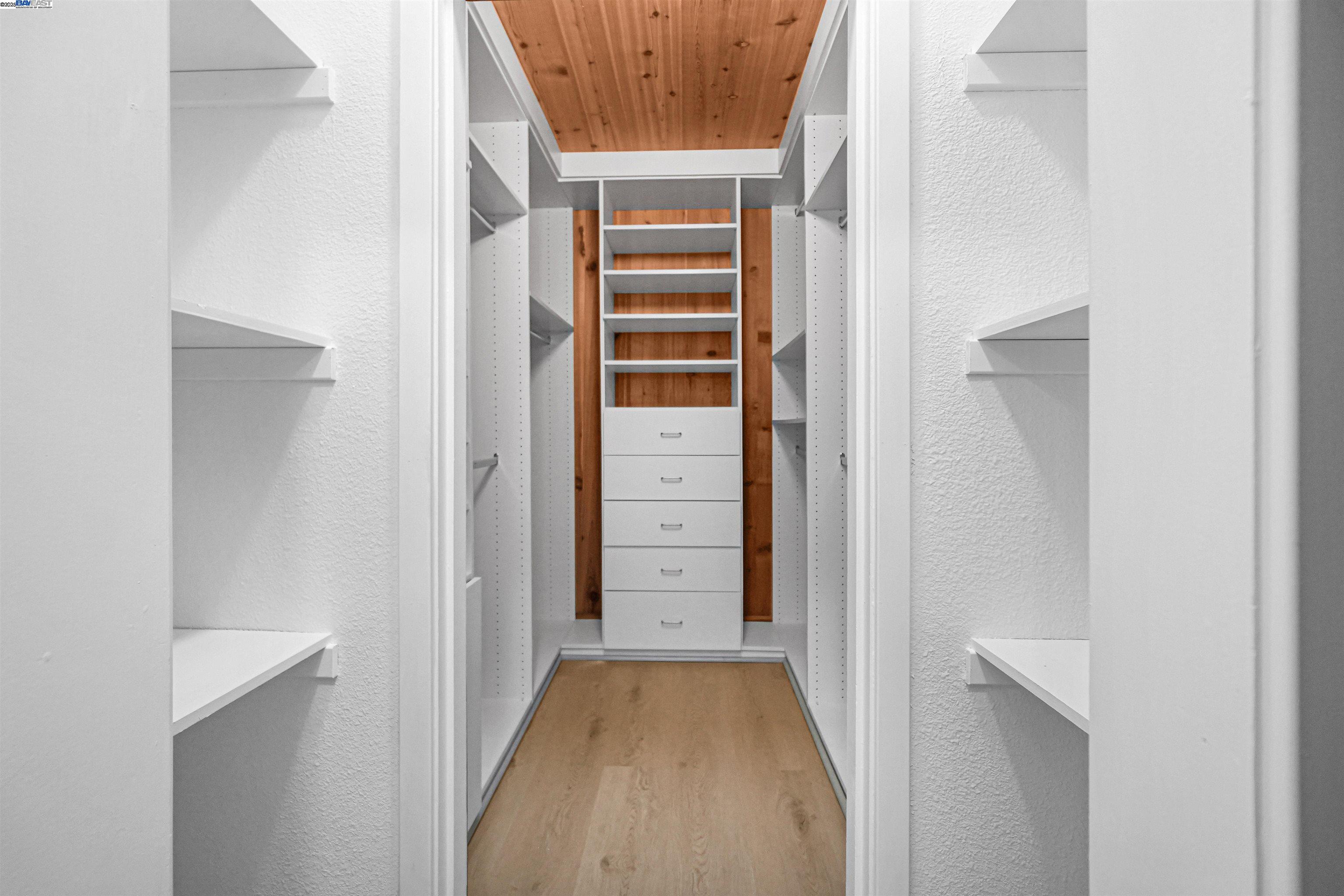 Detail Gallery Image 40 of 58 For 2420 Hillside Ave, Berkeley,  CA 94704-2529 - 2 Beds | 2 Baths