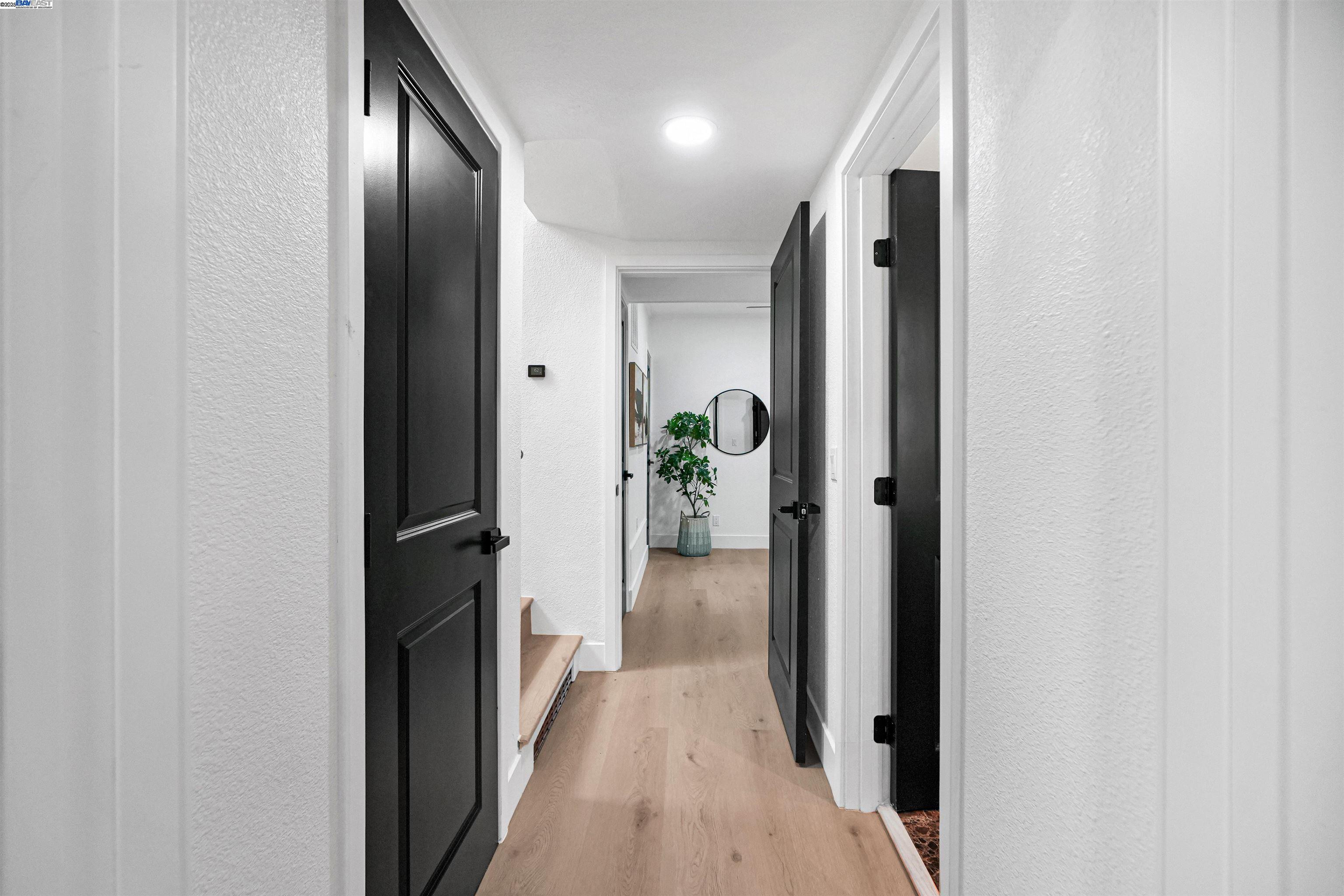 Detail Gallery Image 41 of 58 For 2420 Hillside Ave, Berkeley,  CA 94704-2529 - 2 Beds | 2 Baths