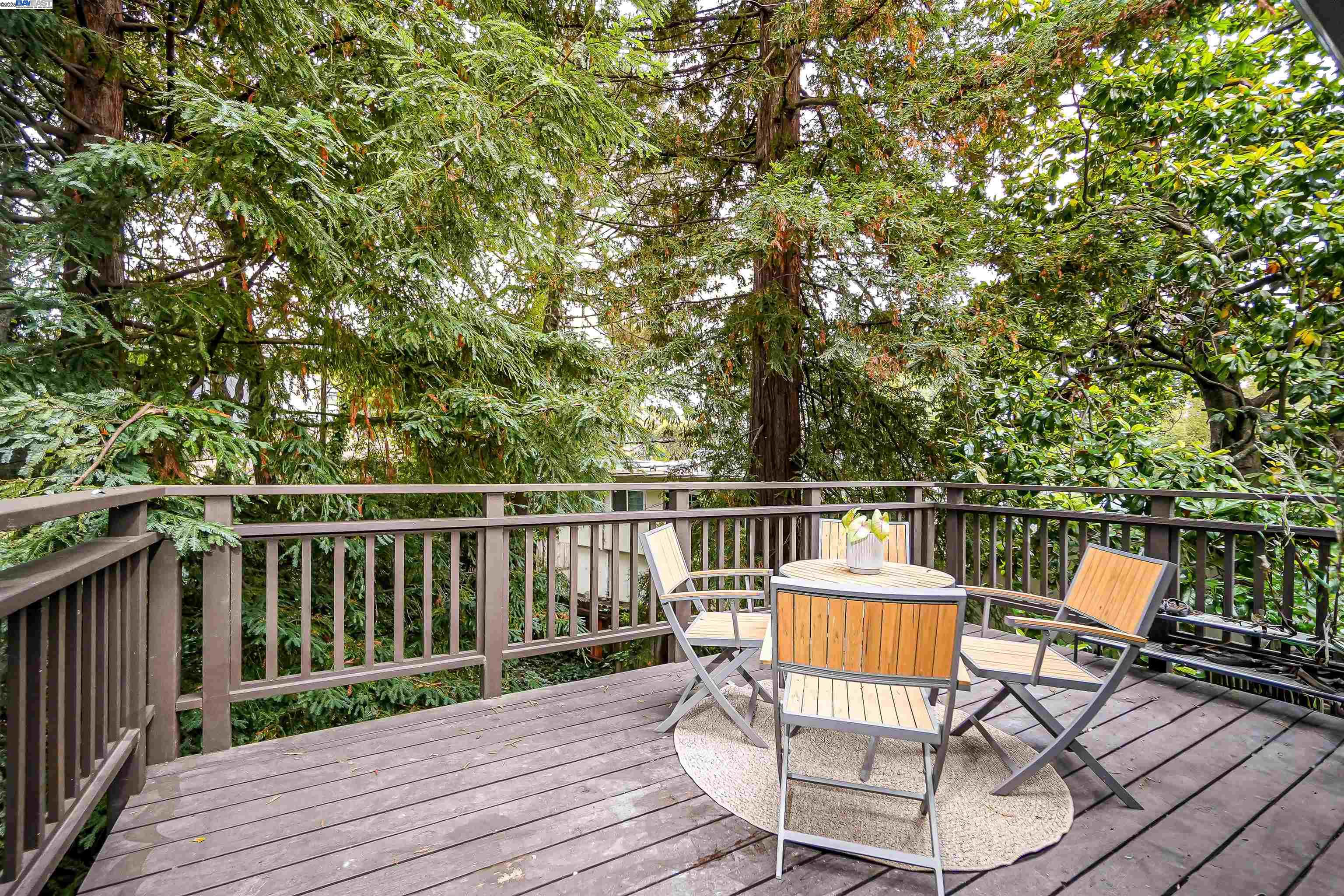 Detail Gallery Image 42 of 58 For 2420 Hillside Ave, Berkeley,  CA 94704-2529 - 2 Beds | 2 Baths