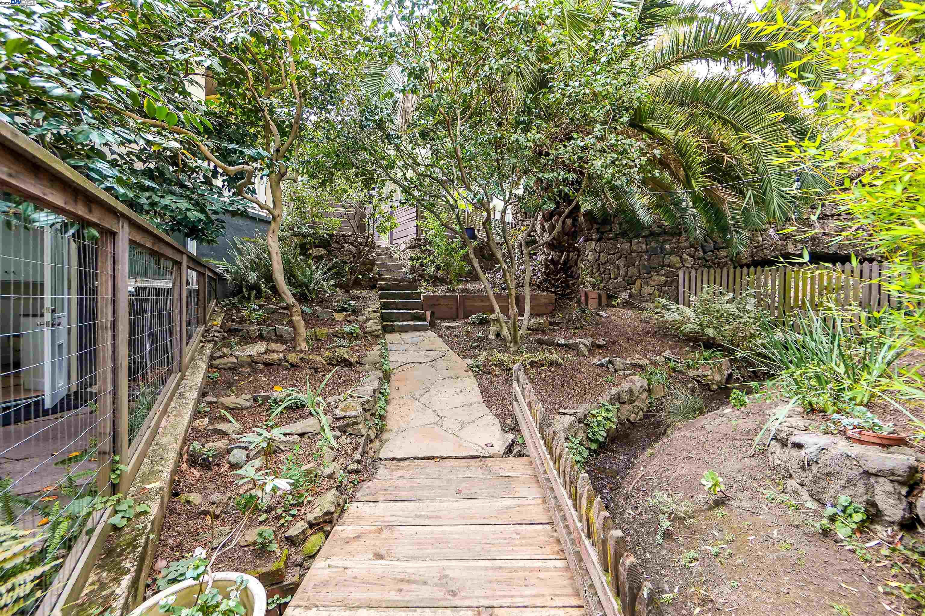 Detail Gallery Image 47 of 58 For 2420 Hillside Ave, Berkeley,  CA 94704-2529 - 2 Beds | 2 Baths