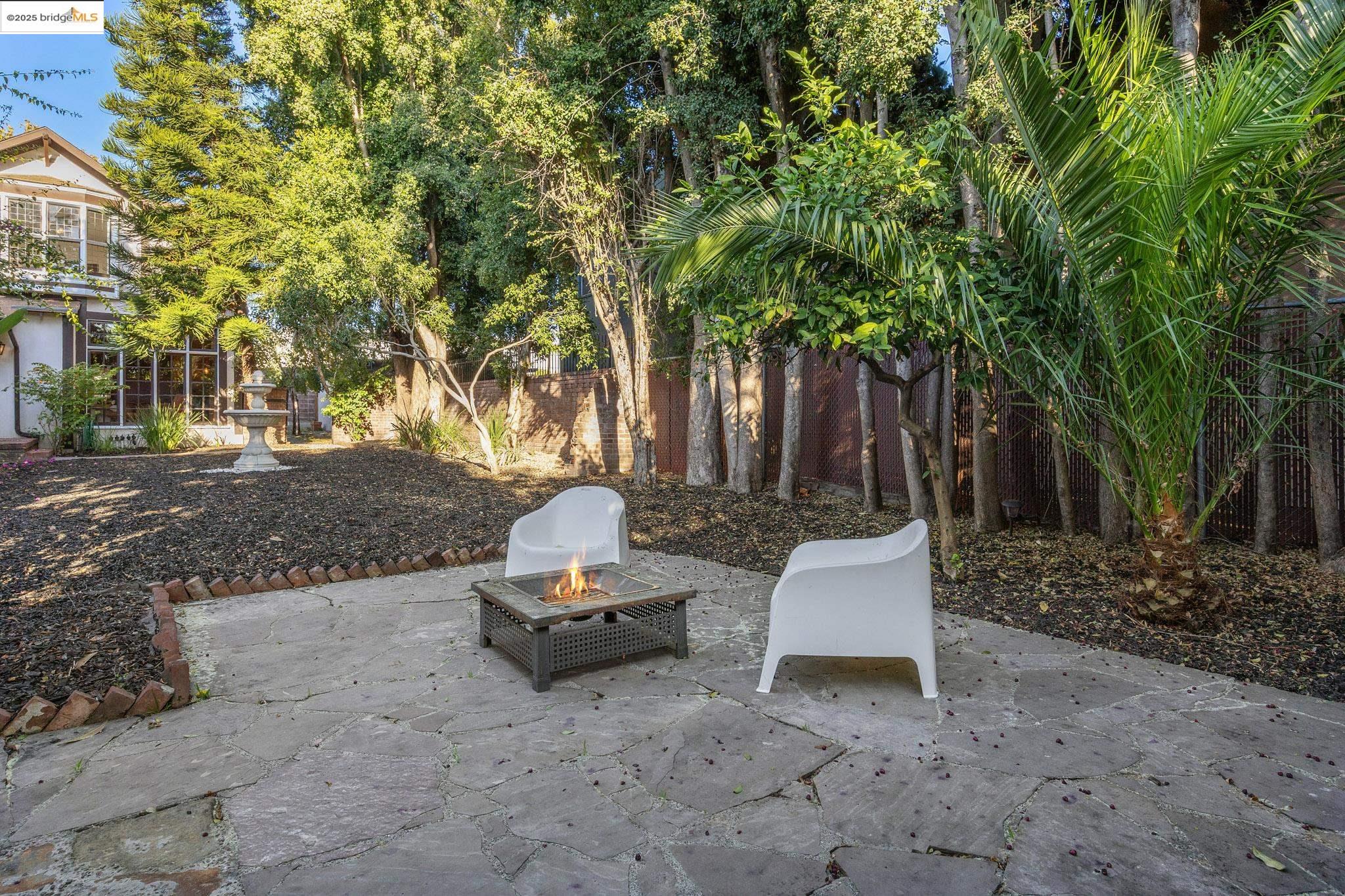 Detail Gallery Image 34 of 40 For 2749 E 17th St, Oakland,  CA 94601 - 2 Beds | 1/1 Baths