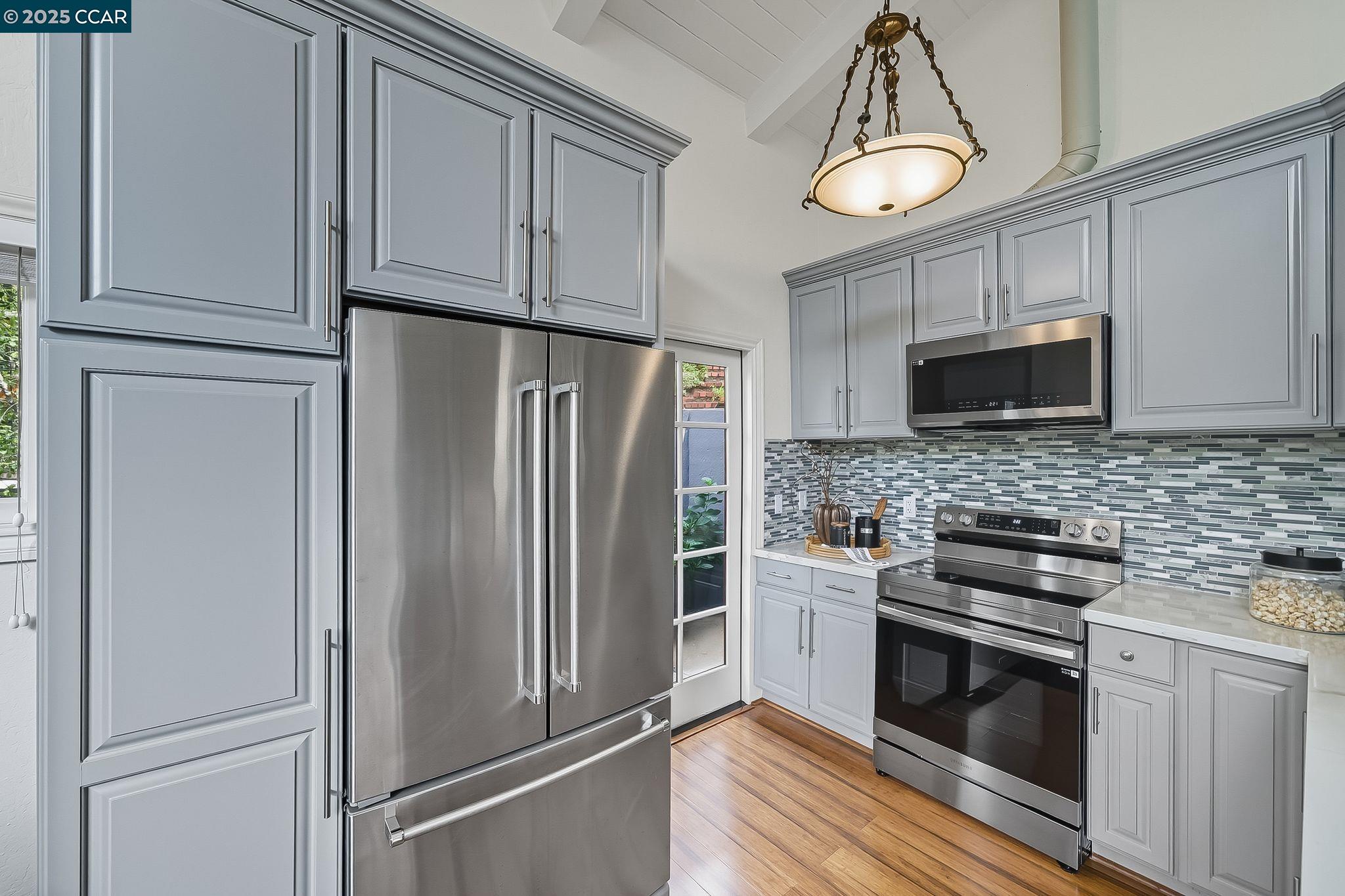 Detail Gallery Image 13 of 33 For 50 Brookwood Rd, Orinda,  CA 94563 - 3 Beds | 2 Baths