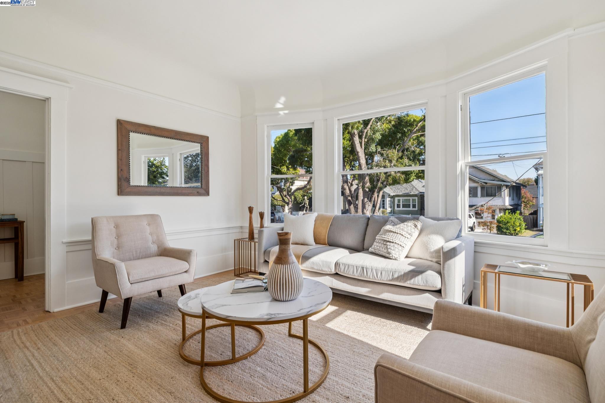 Detail Gallery Image 4 of 42 For 935 Park Street, Alameda,  CA 94501 - 4 Beds | 2/1 Baths