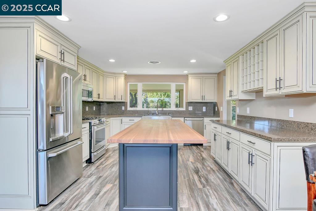 Detail Gallery Image 18 of 57 For 2280 Concord Ave, Brentwood,  CA 94513 - 5 Beds | 3/1 Baths