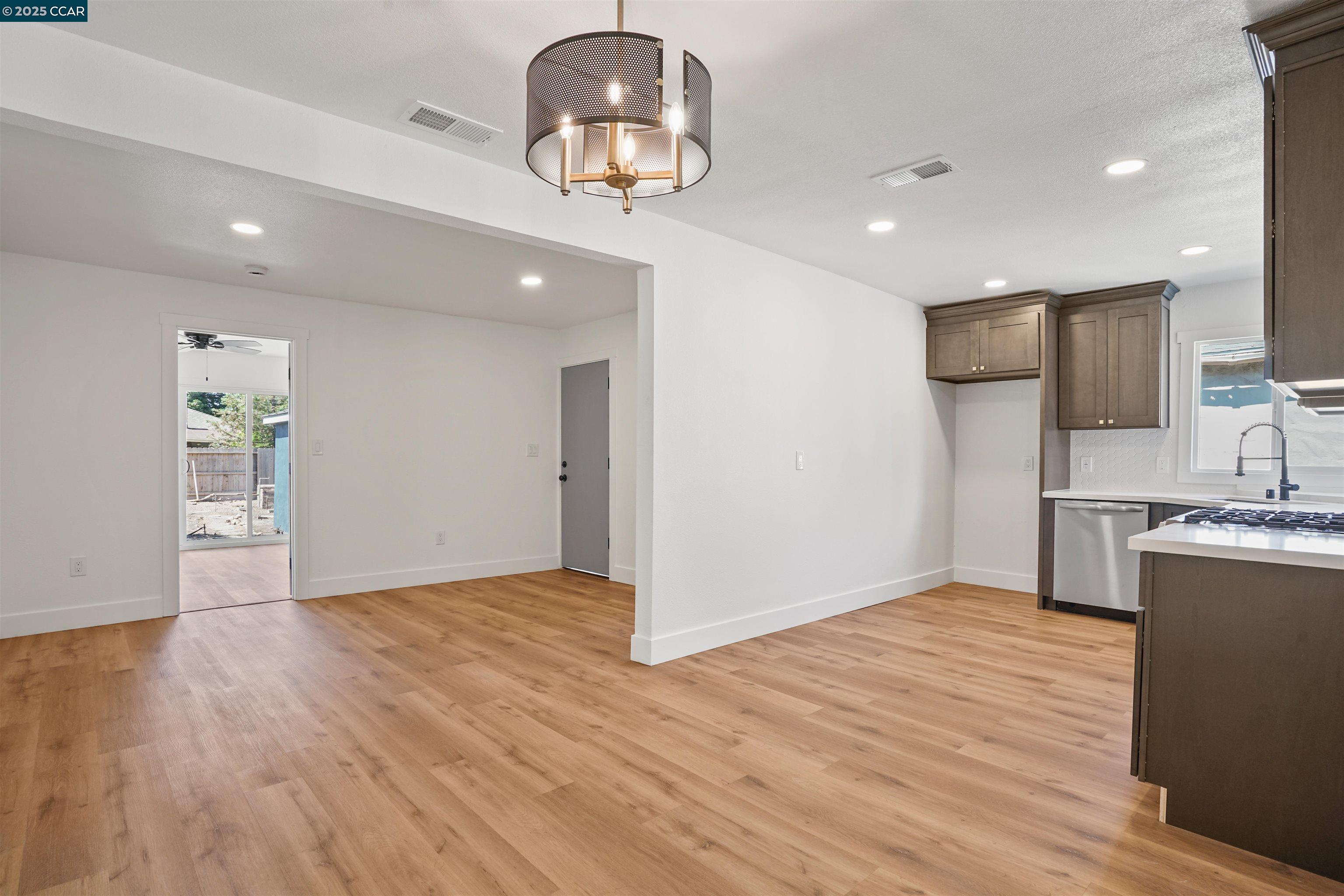Detail Gallery Image 13 of 31 For 1441 Middlefield Ave, Stockton,  CA 95204 - 3 Beds | 2 Baths