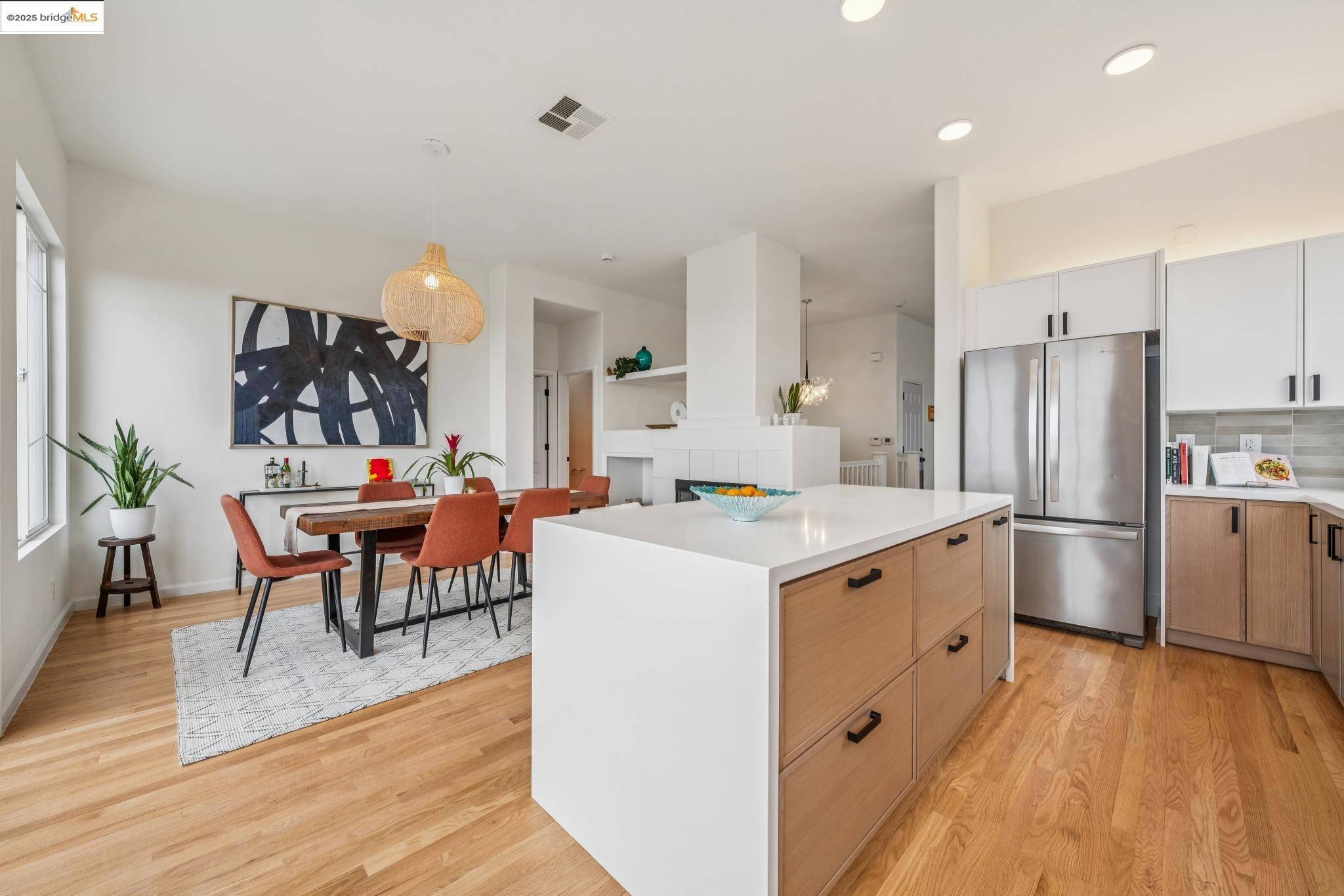 Detail Gallery Image 11 of 44 For 8288 Skyline Cir, Oakland,  CA 94605 - 3 Beds | 2/1 Baths