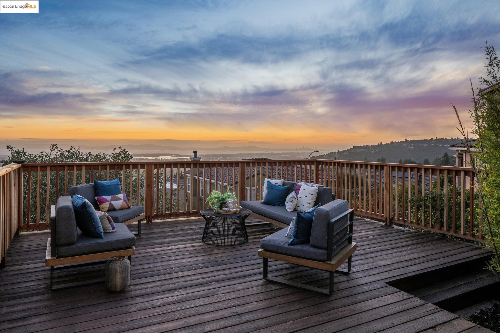 Detail Gallery Image 29 of 44 For 8288 Skyline Cir, Oakland,  CA 94605 - 3 Beds | 2/1 Baths