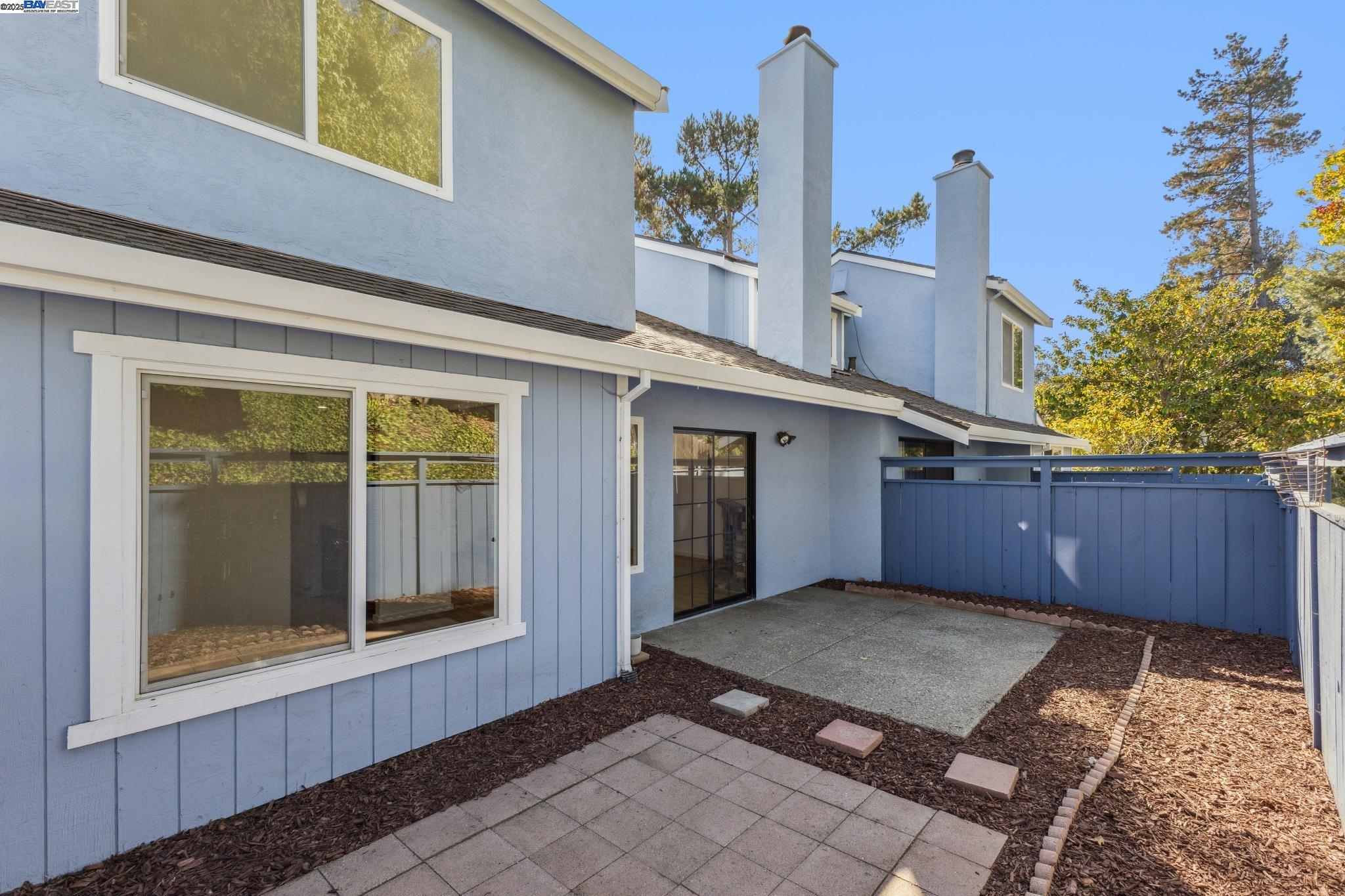 Detail Gallery Image 14 of 60 For 24735 Garwood Glen Dr, Hayward,  CA 94541 - 3 Beds | 2/1 Baths