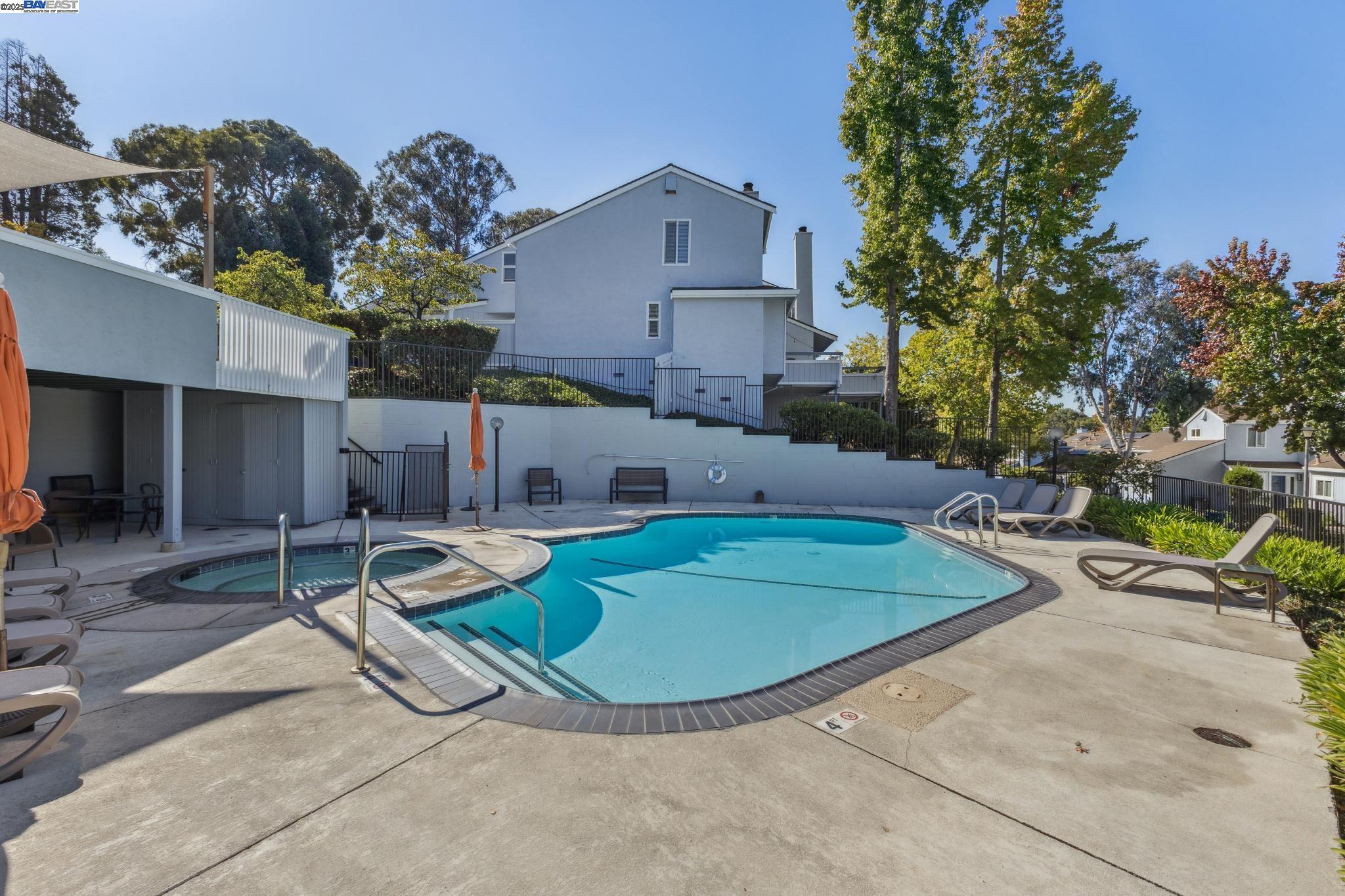 Detail Gallery Image 15 of 60 For 24735 Garwood Glen Dr, Hayward,  CA 94541 - 3 Beds | 2/1 Baths