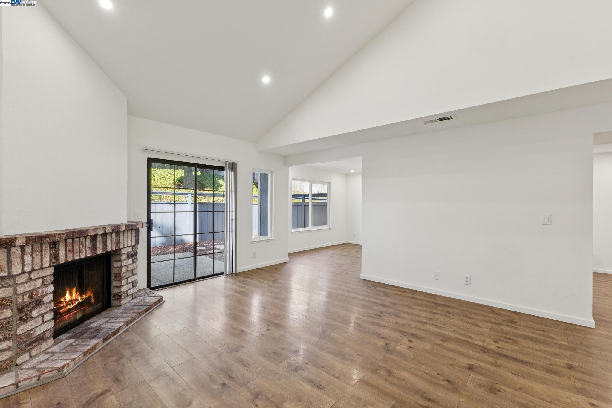 Detail Gallery Image 34 of 60 For 24735 Garwood Glen Dr, Hayward,  CA 94541 - 3 Beds | 2/1 Baths