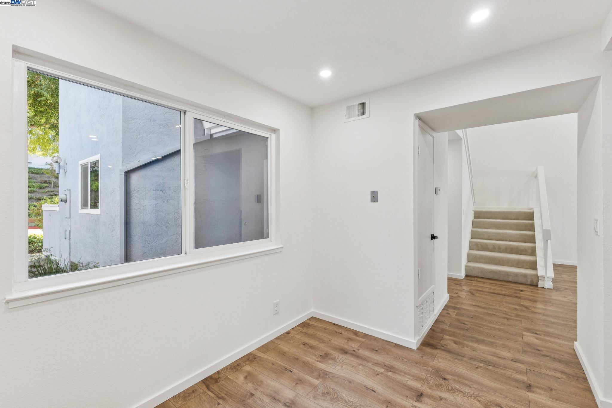 Detail Gallery Image 41 of 60 For 24735 Garwood Glen Dr, Hayward,  CA 94541 - 3 Beds | 2/1 Baths