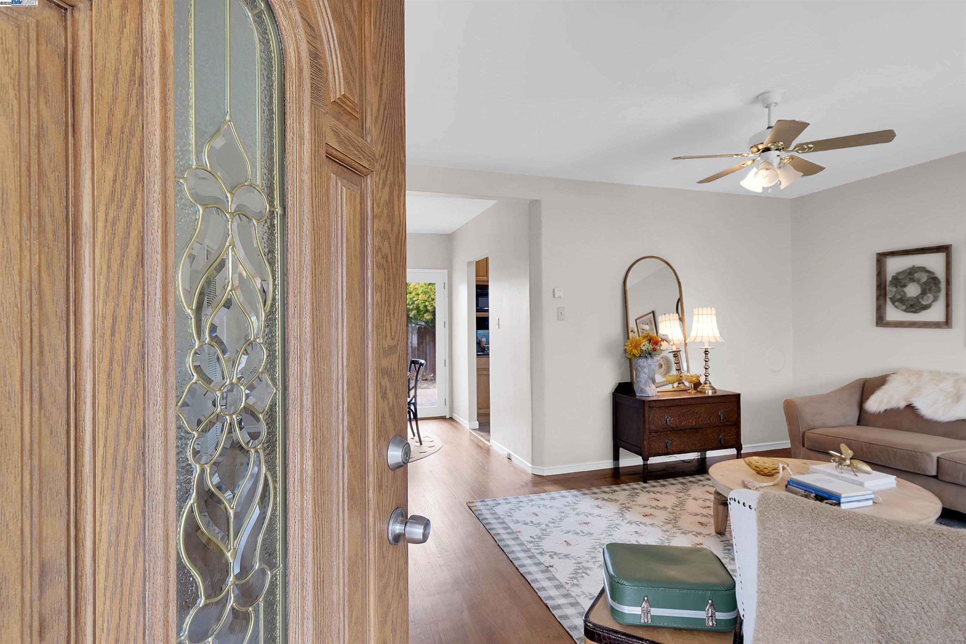 Detail Gallery Image 3 of 27 For 1255 Primrose Dr, San Leandro,  CA 94578 - 2 Beds | 1 Baths