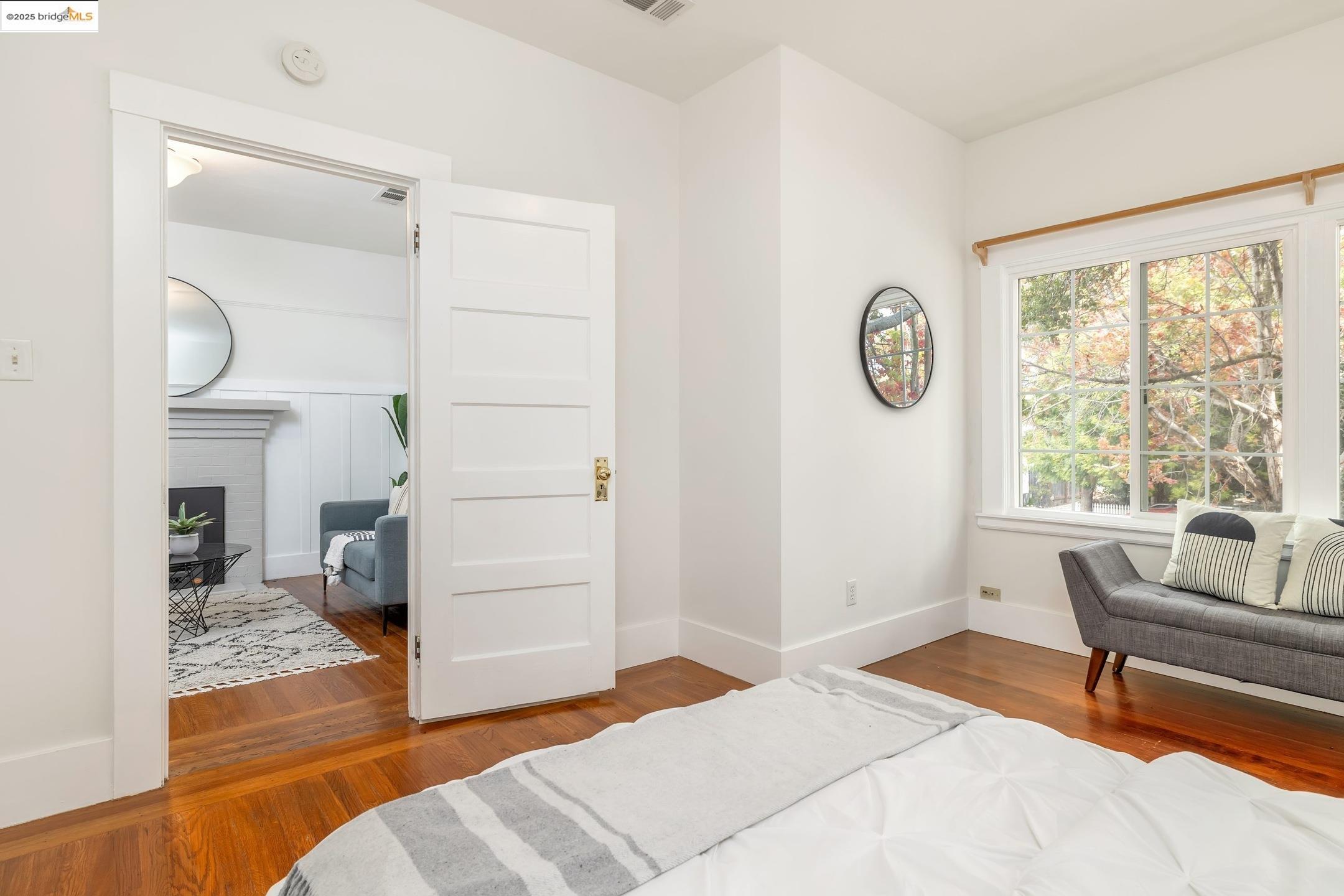 Detail Gallery Image 15 of 45 For 2406 10th, Berkeley,  CA 94710 - 3 Beds | 2 Baths