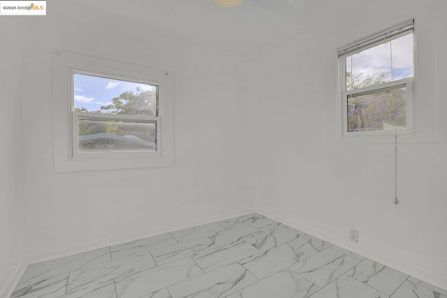 Detail Gallery Image 21 of 45 For 2406 10th, Berkeley,  CA 94710 - 3 Beds | 2 Baths